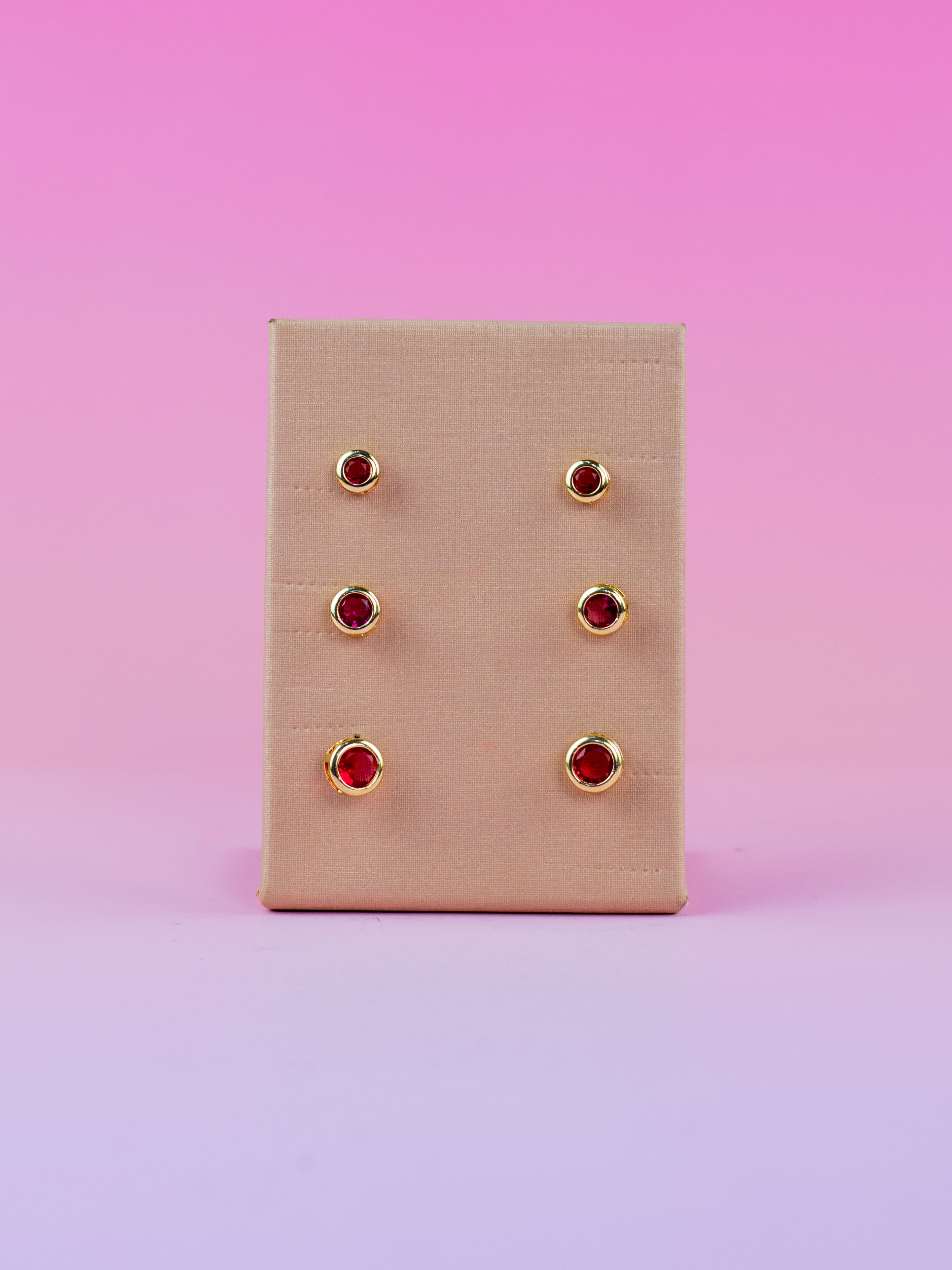 Brinco Trio Dourado com Bolinha Colorida e Cristal