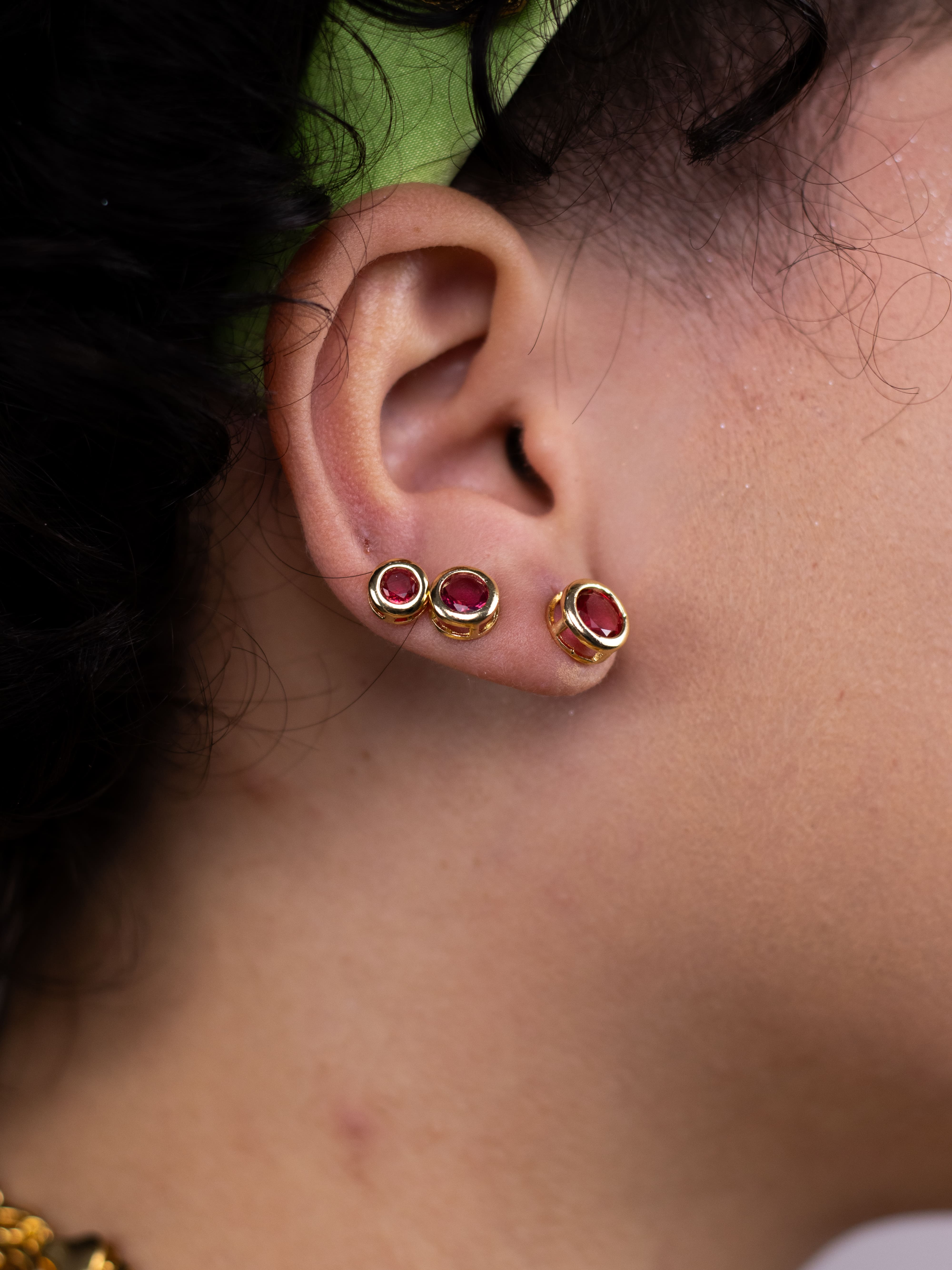 Brinco Trio Dourado com Bolinha Colorida e Cristal