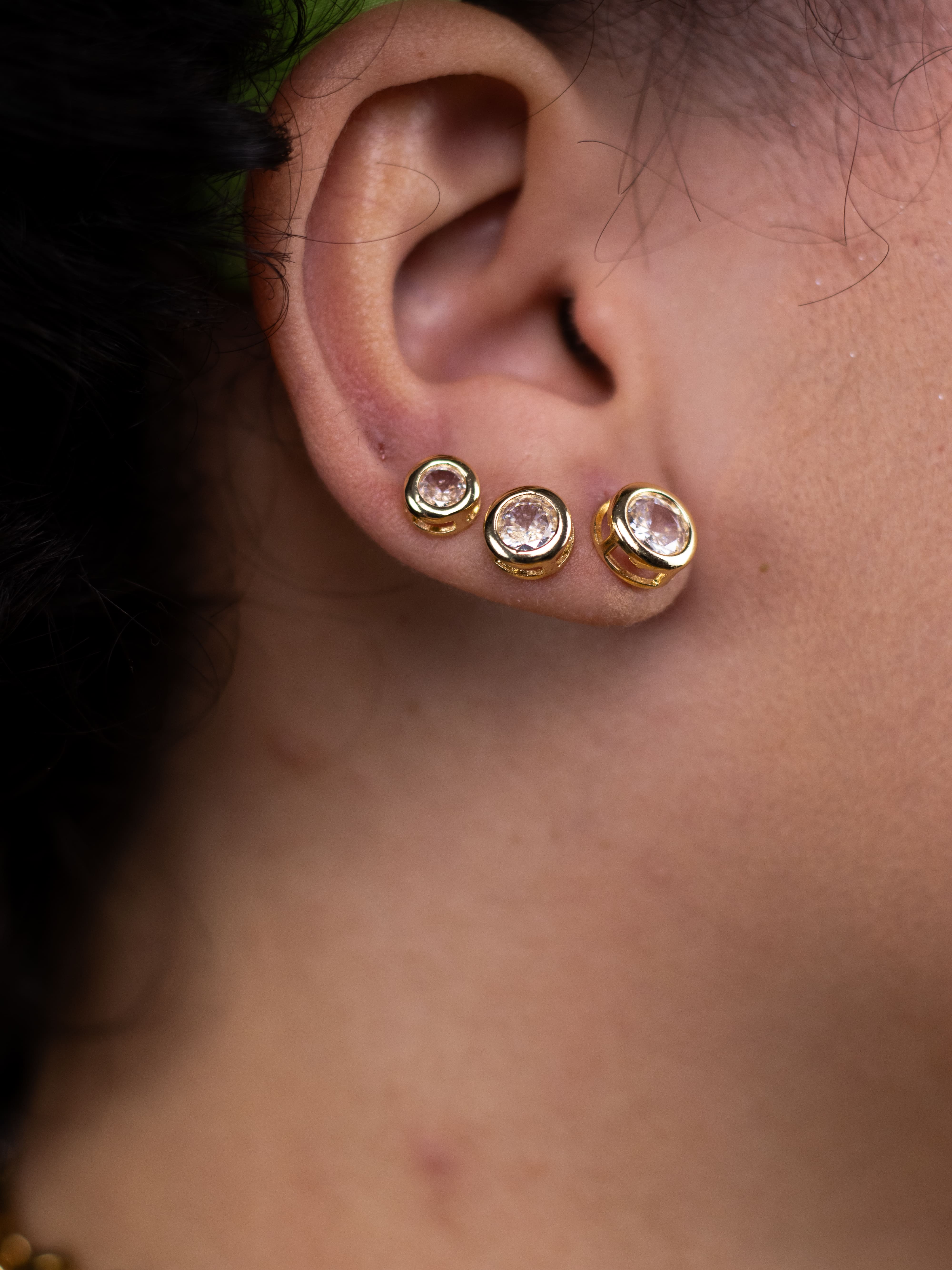 Brinco Trio Dourado com Bolinha e Cristal