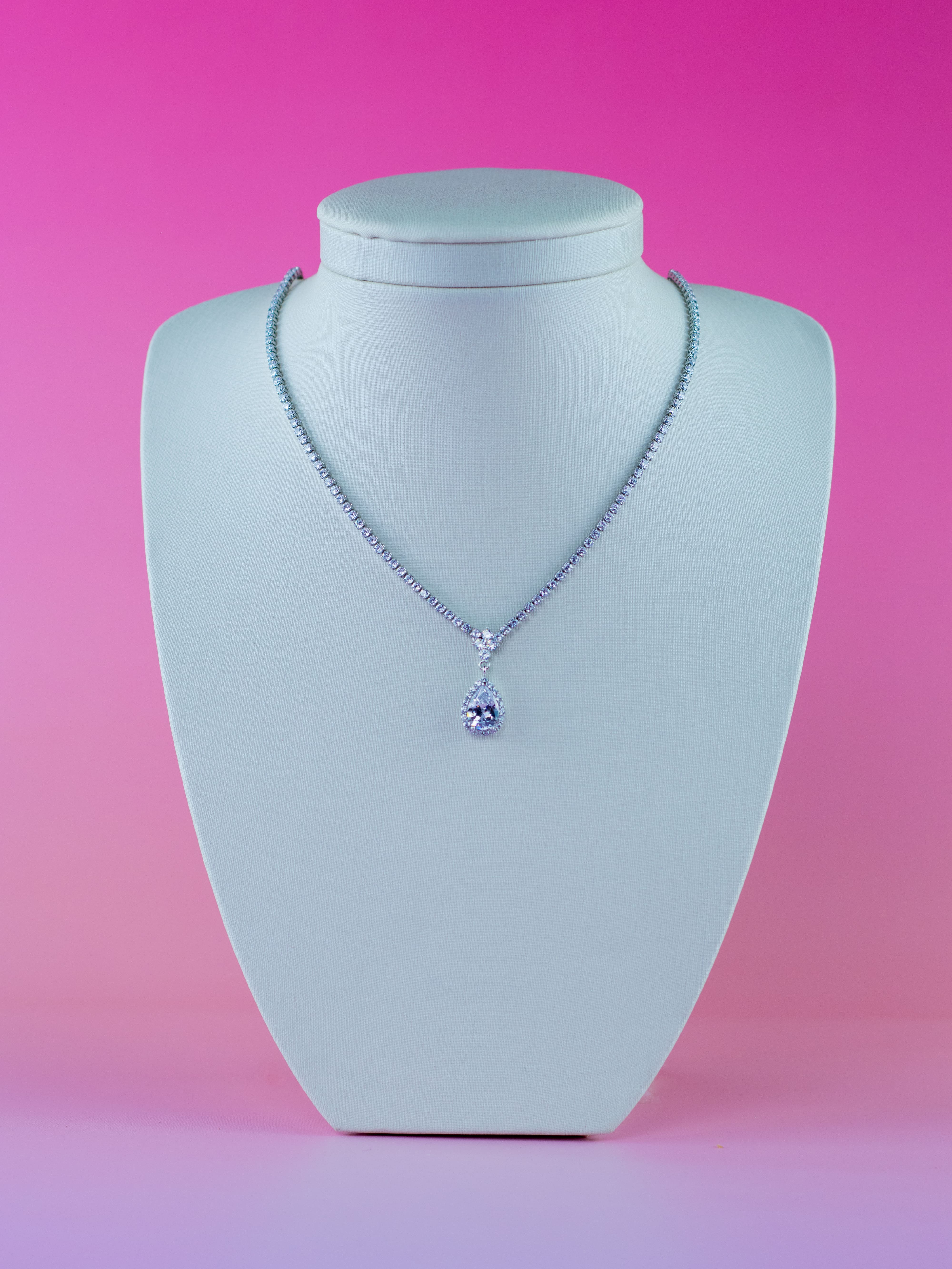 Colar de Zircônia Prata com Gota Cravejado