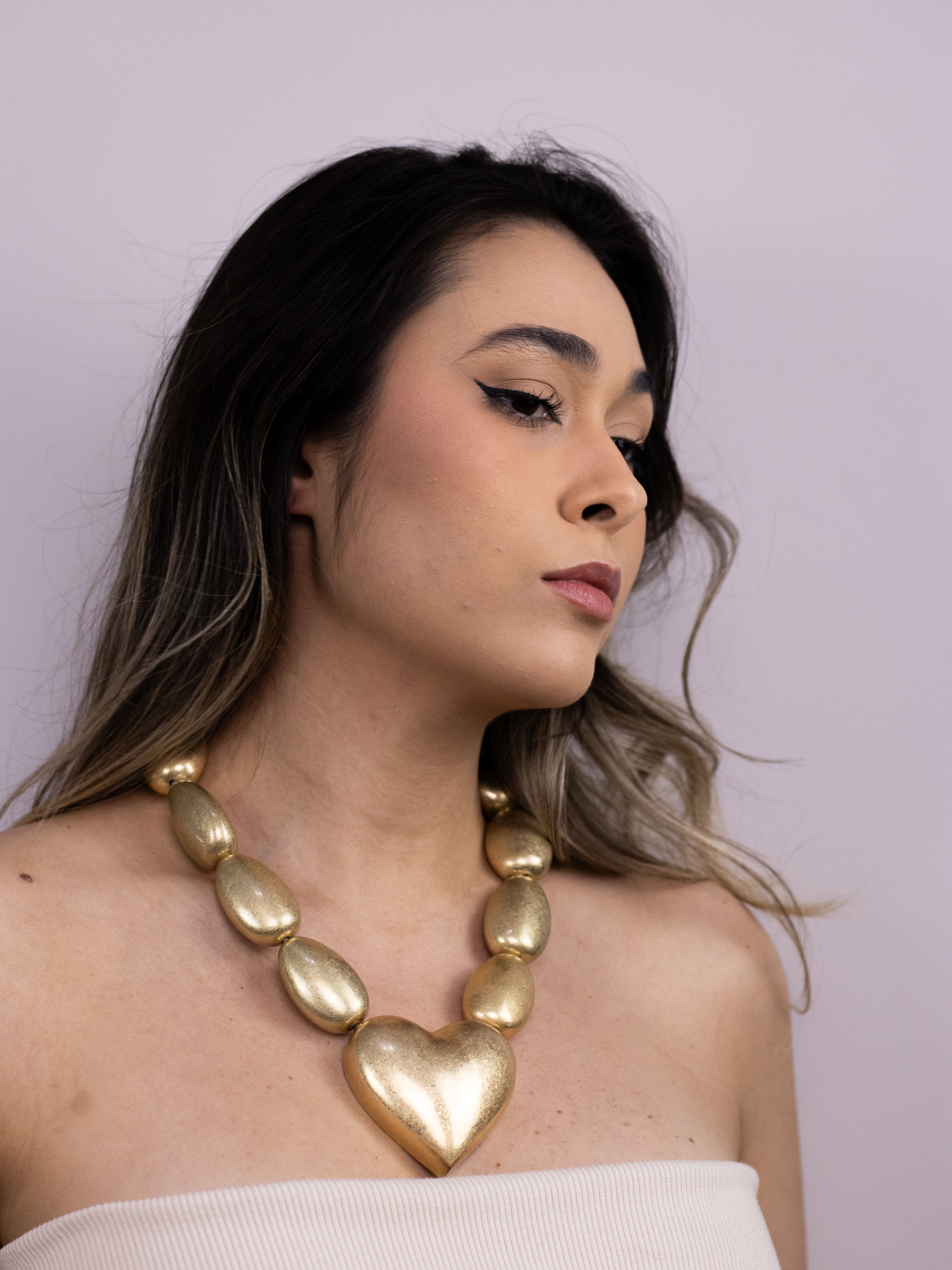 Colar de Metal com Coração de Dourado