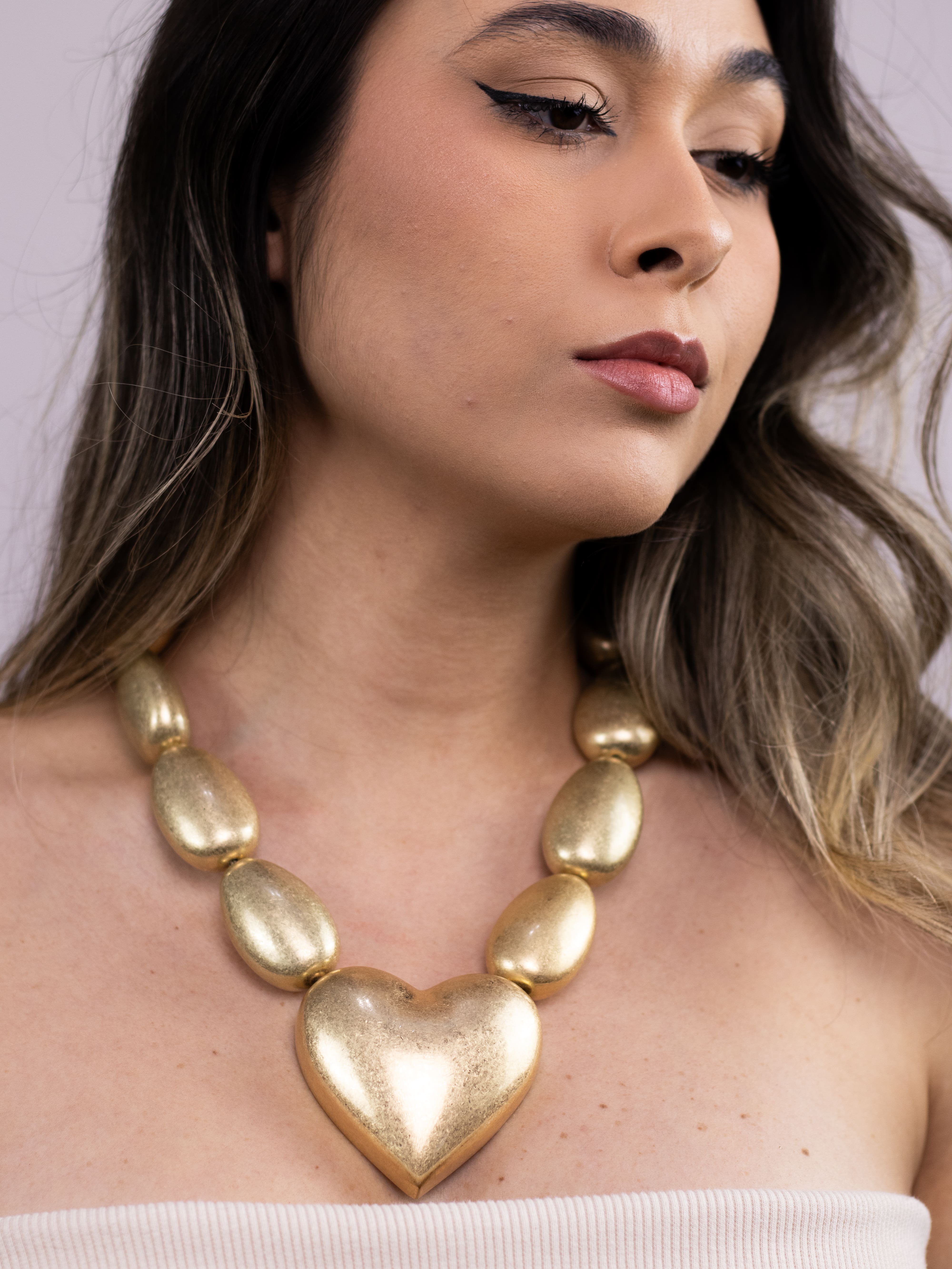 Colar de Metal com Coração de Dourado