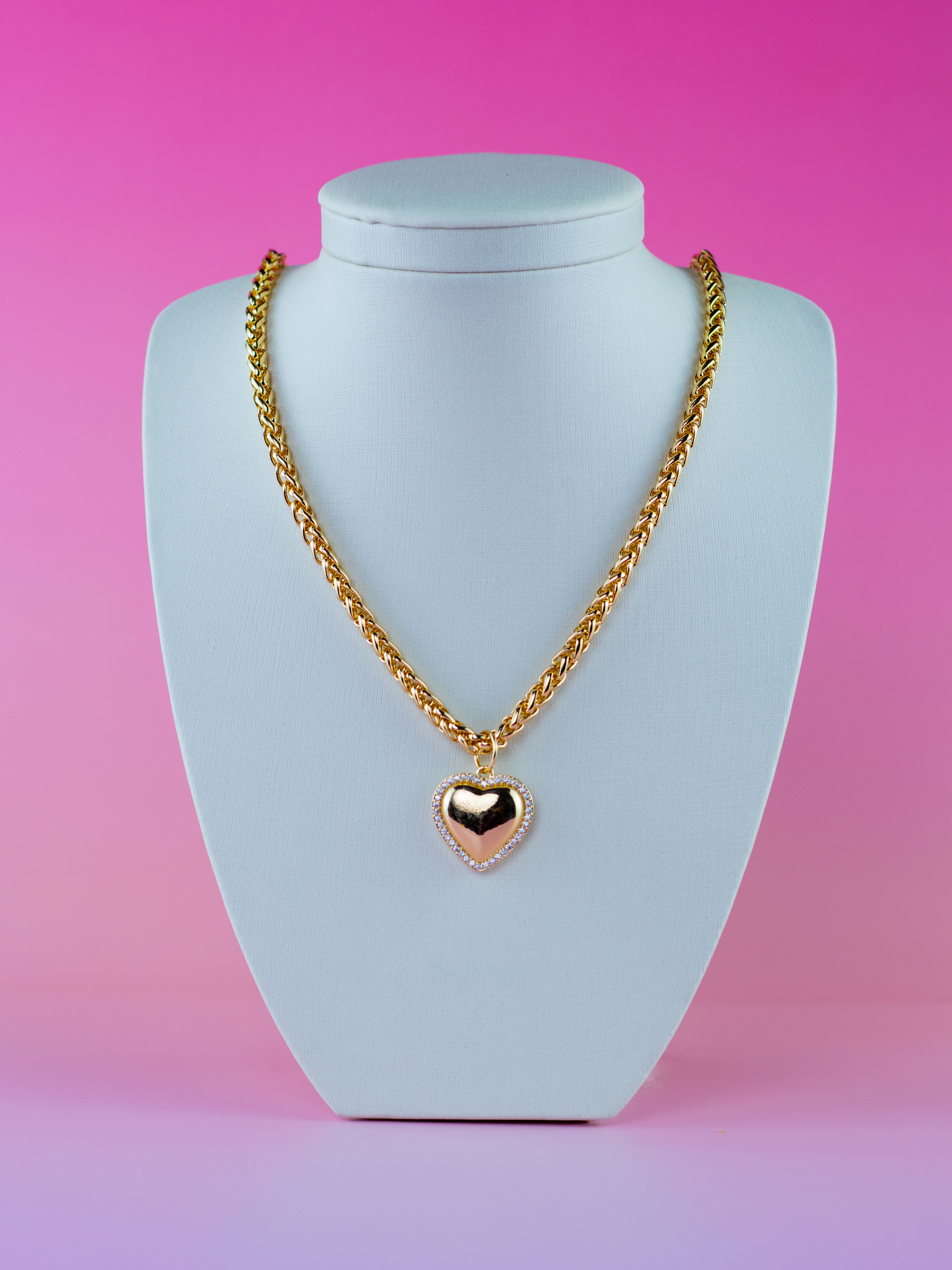 Conjunto Colar e Brinco de Metal Dourado com Coração Zircônia
