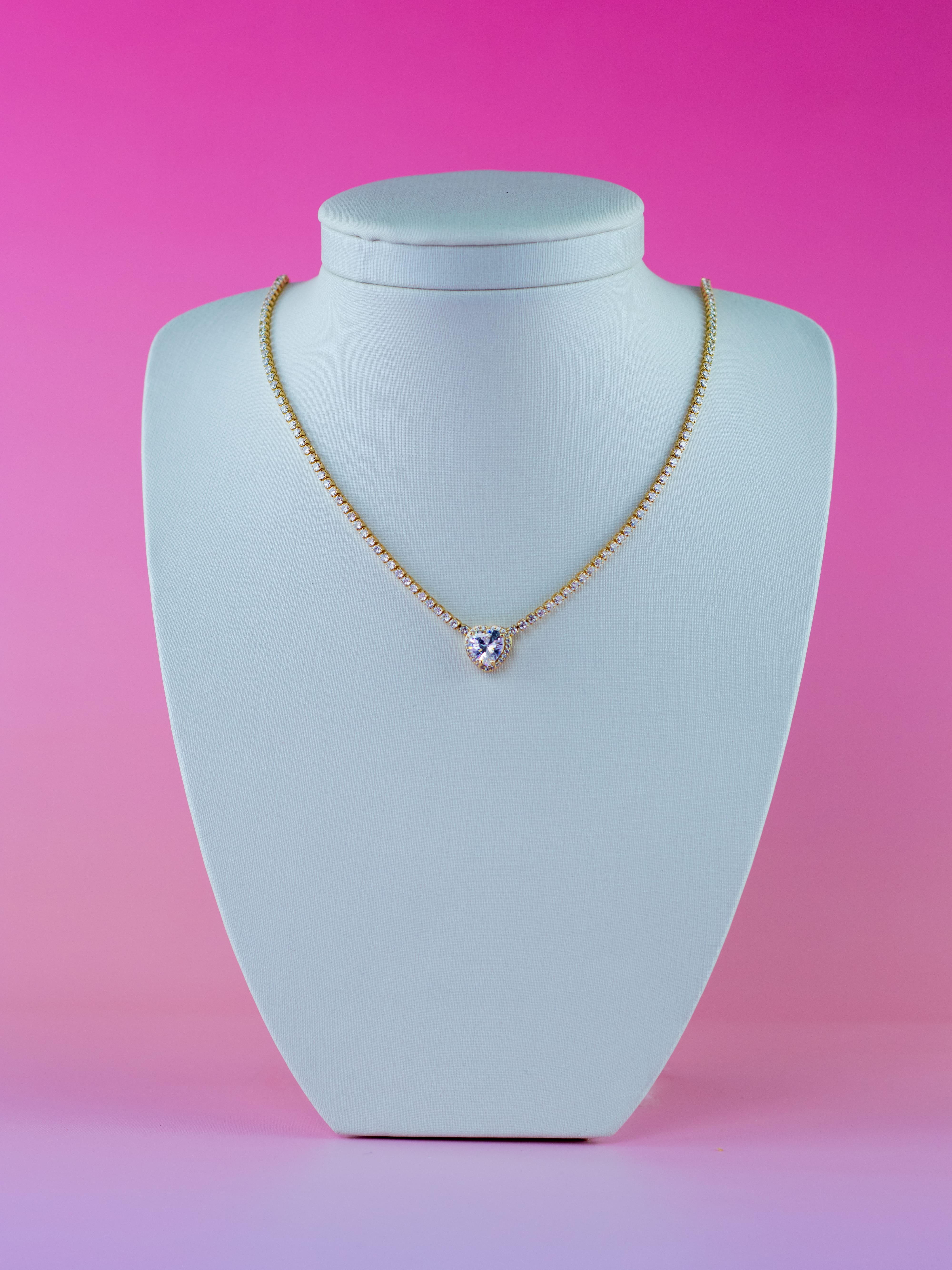 Colar de Zircônia Dourado com Coração Cravejado