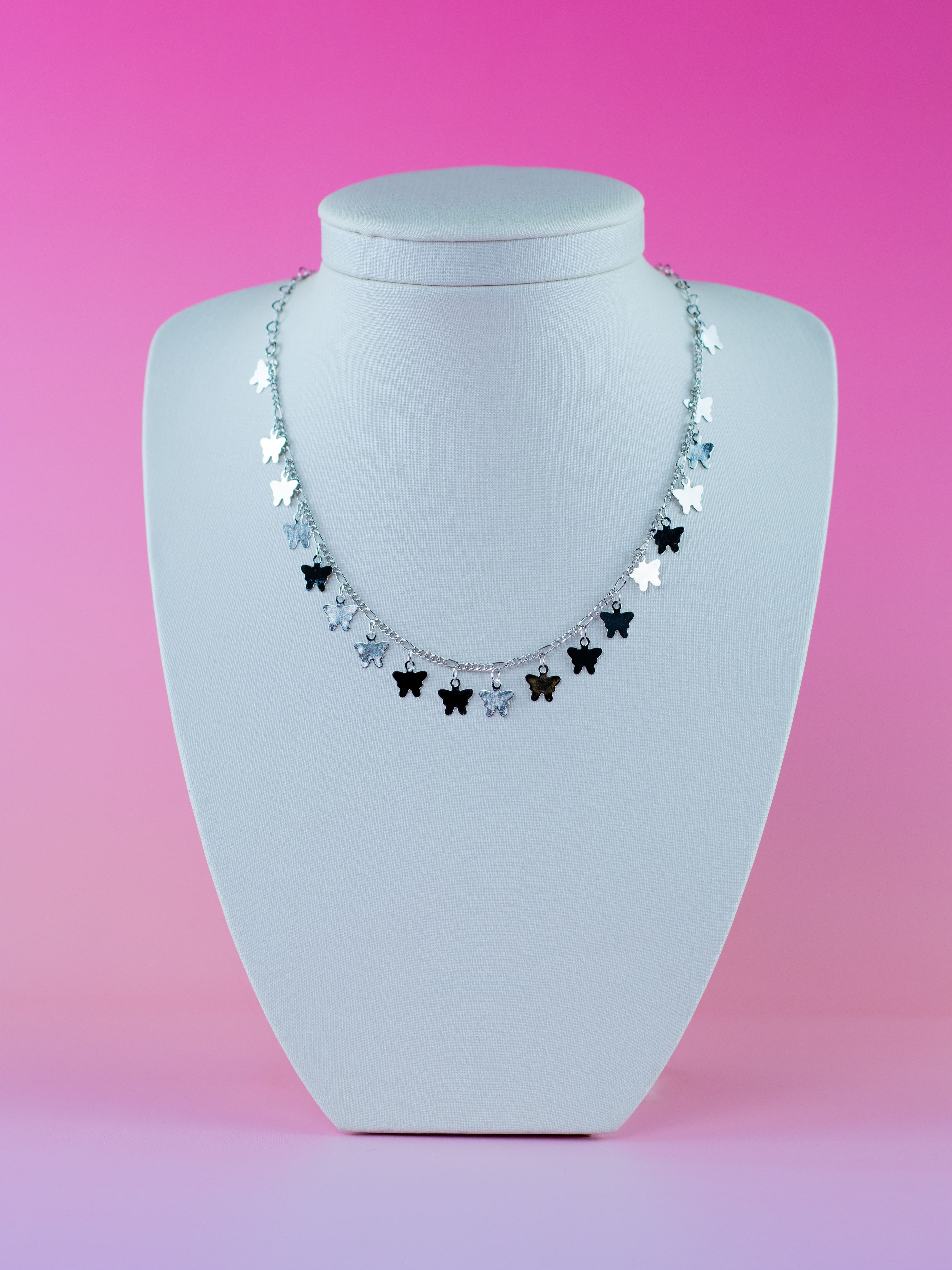 Choker com Pingente de Borboleta