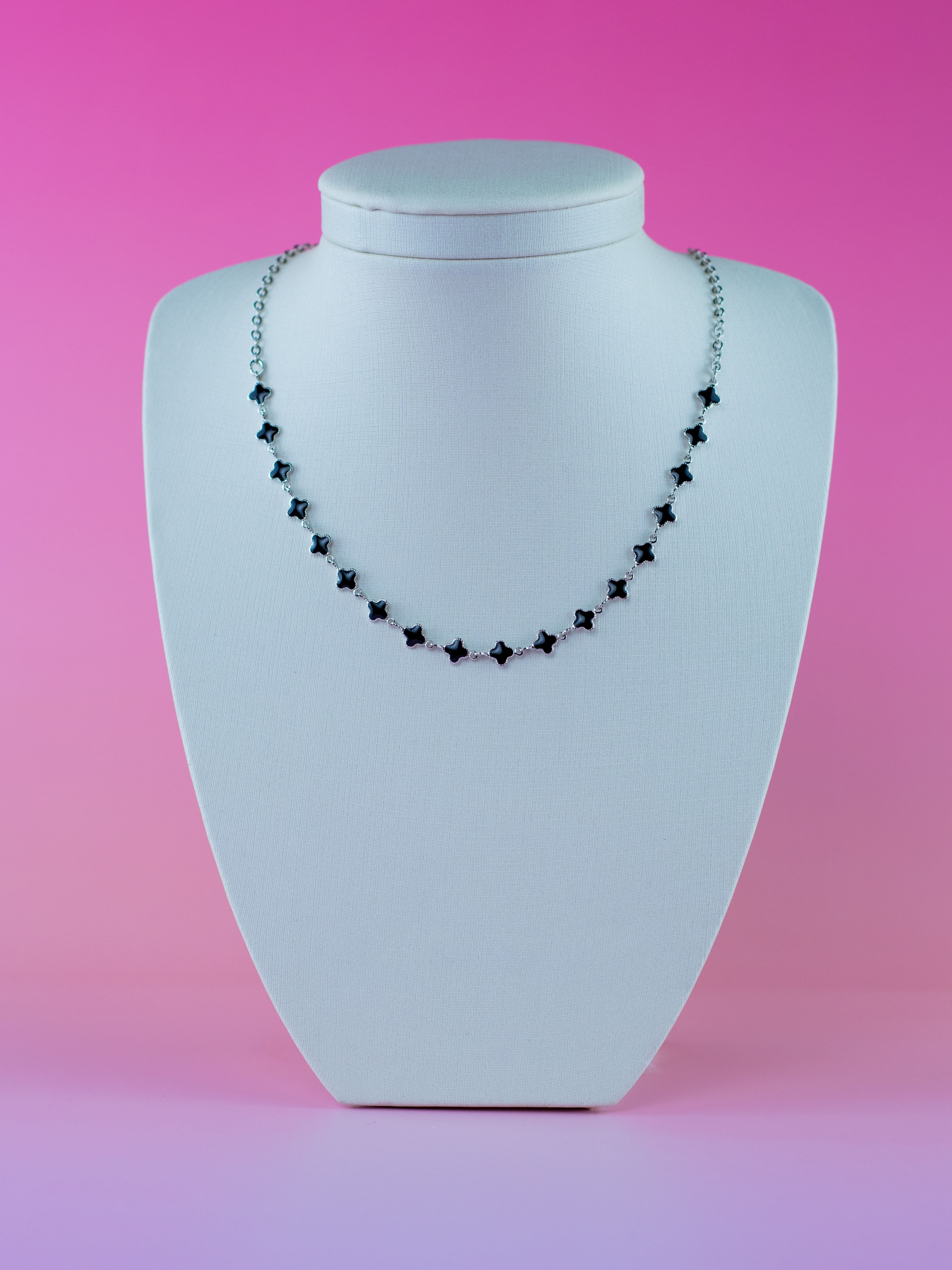 Choker Trevo Esmaltado Preta