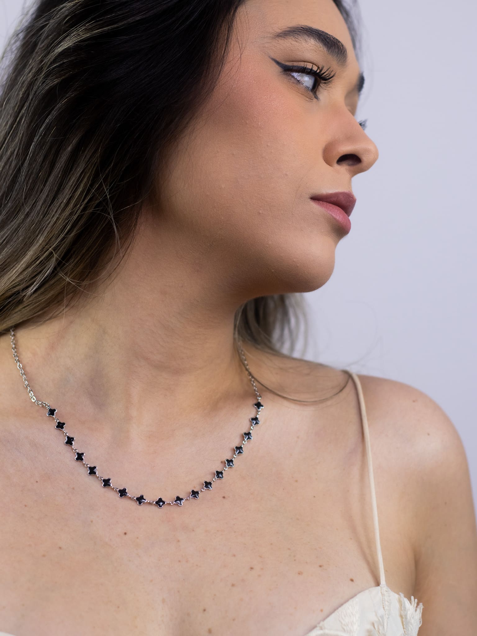 Choker Trevo Esmaltado Preta