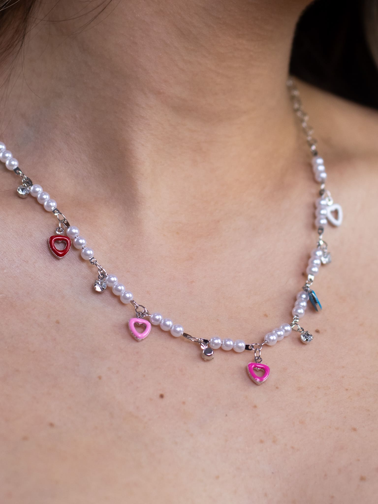 Choker de Pérola com Pingente de Coração Esmaltado
