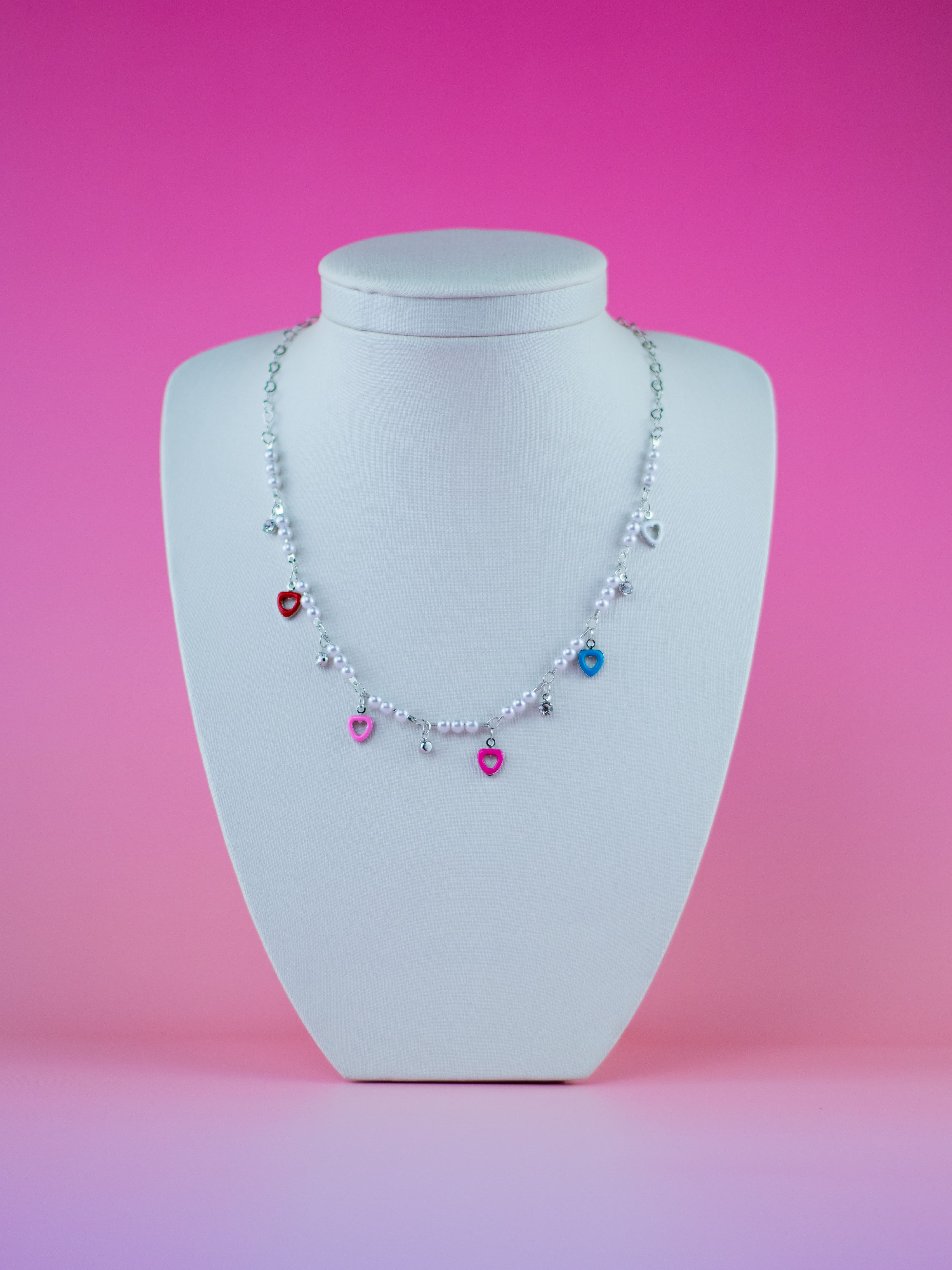 Choker de Pérola com Pingente de Coração Esmaltado