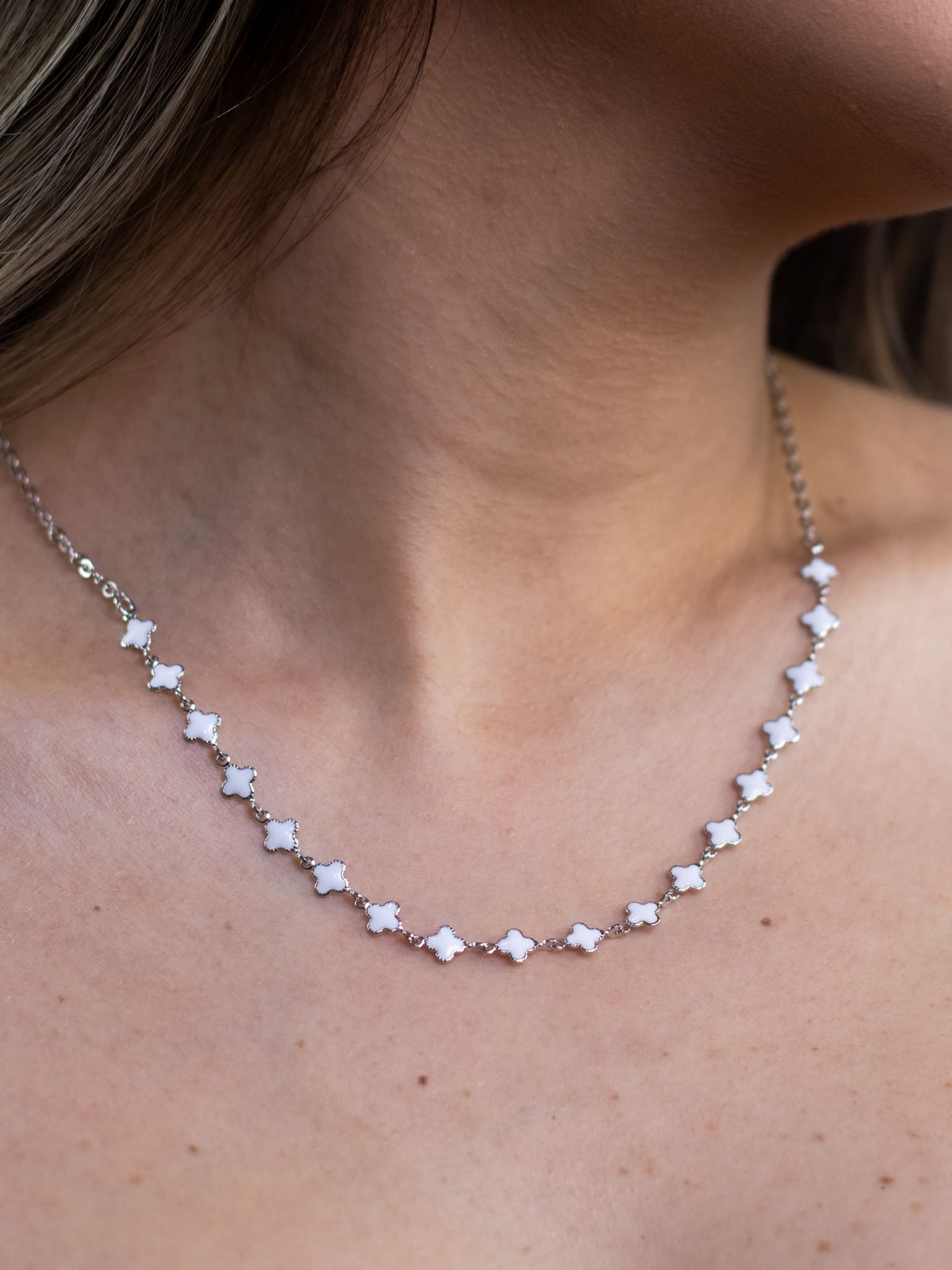 Choker de Trevo Esmaltado Branco