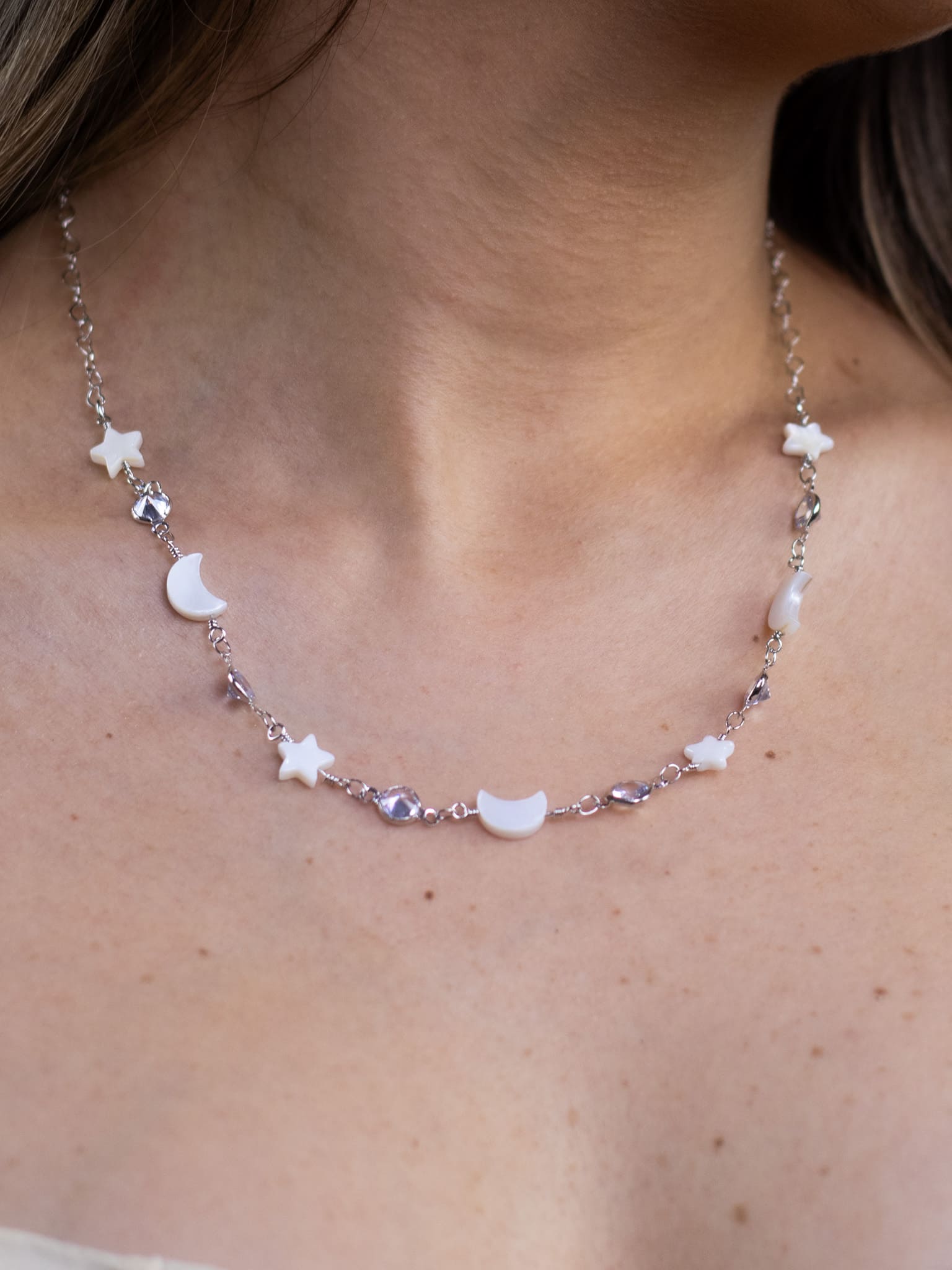 Choker de Metal com Pingente de Madrepérola com Cristal