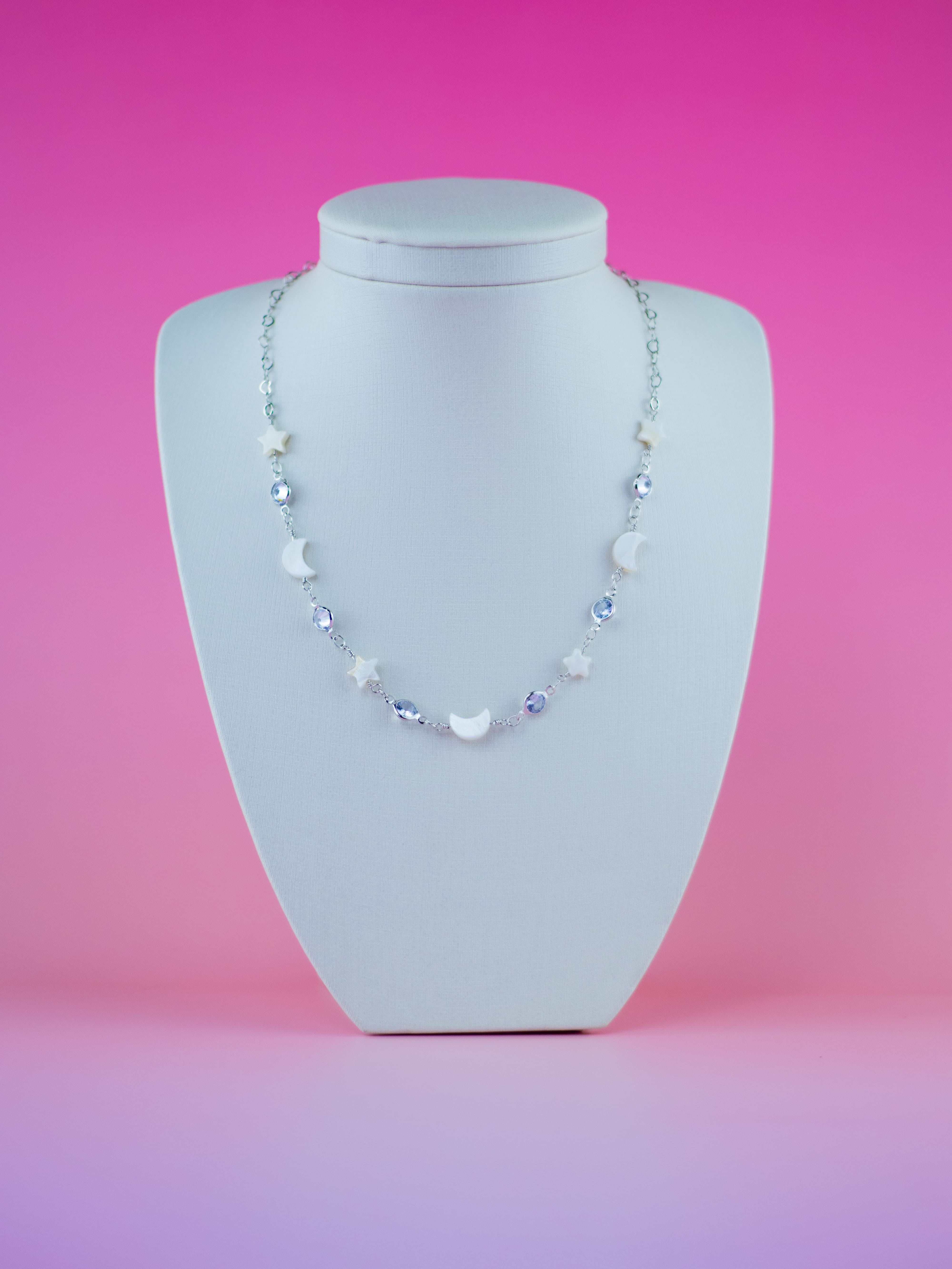 Choker de Metal com Pingente de Madrepérola com Cristal