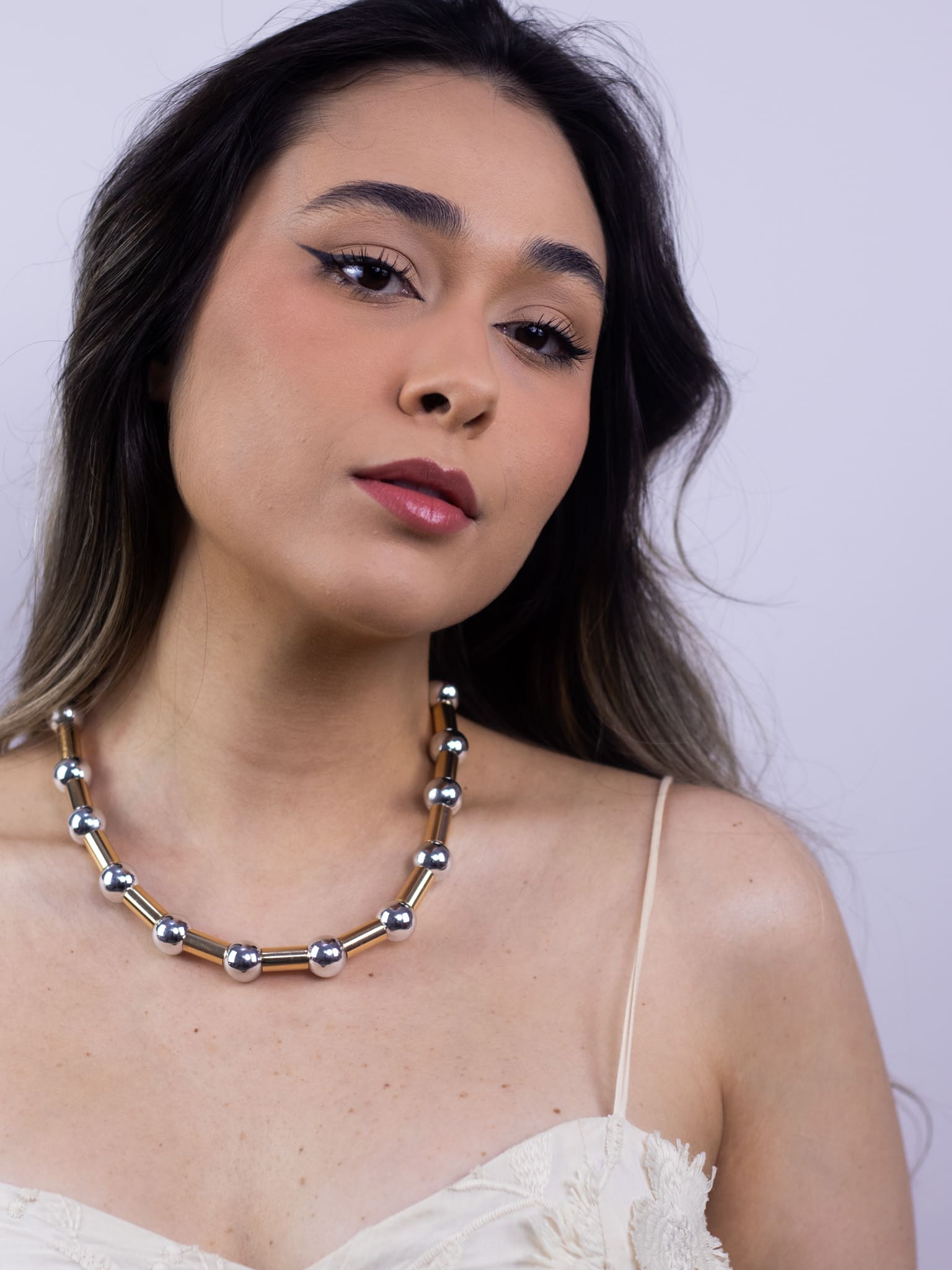 Colar de Metal com Esferas Dourado