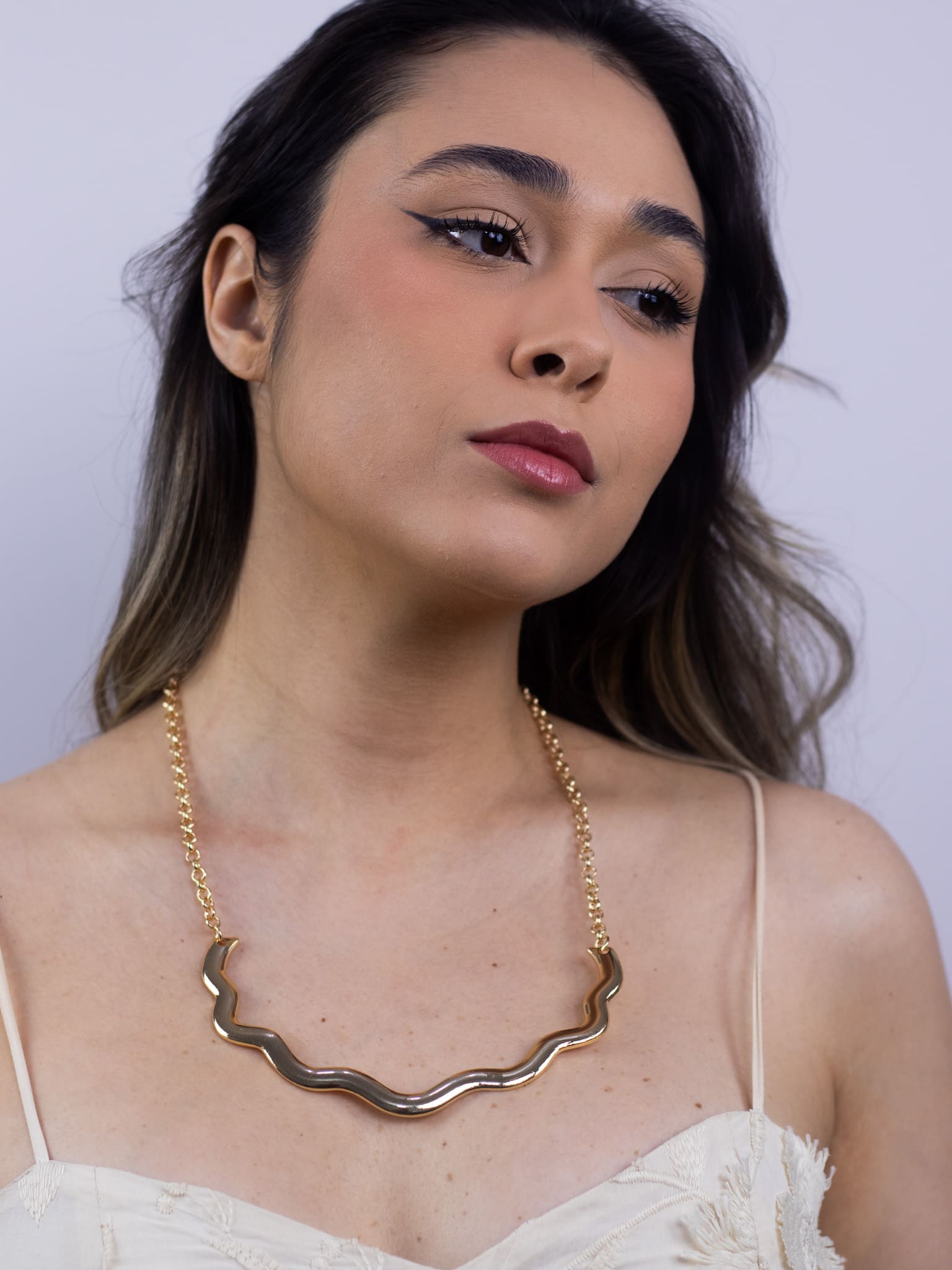 Colar Dourado Aro Ondulado com Corrente