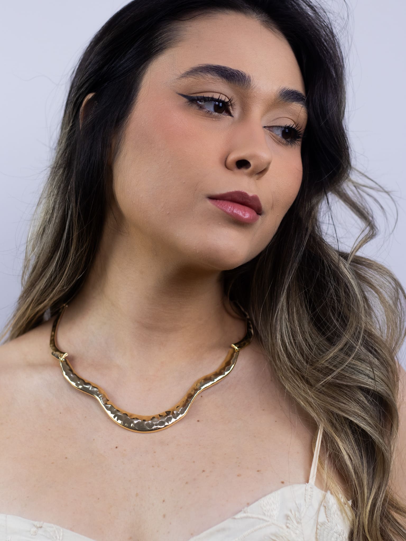 Colar Aro de Metal Ondulado Dourado