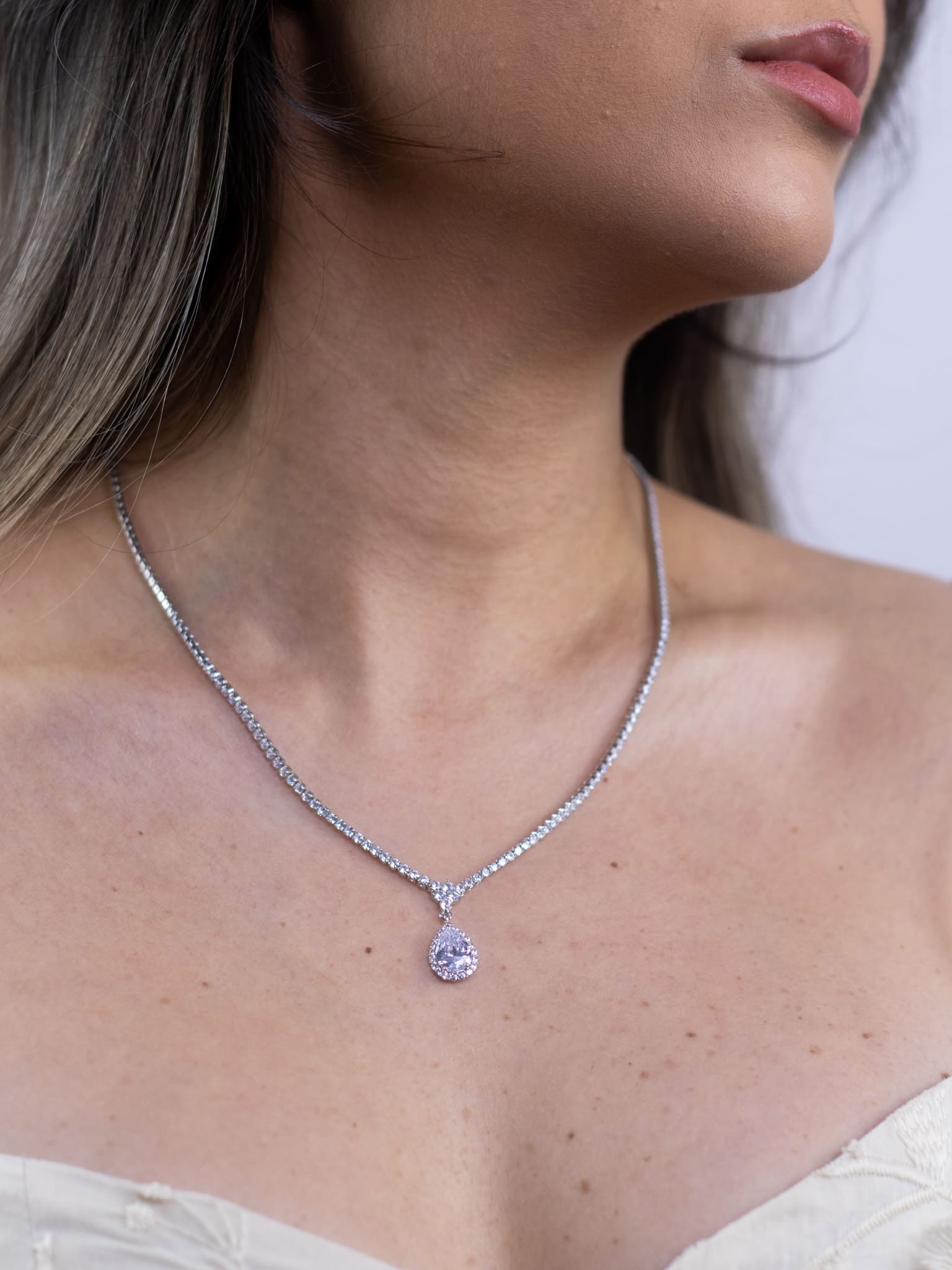 Colar de Zircônia Prata com Gota Cravejado