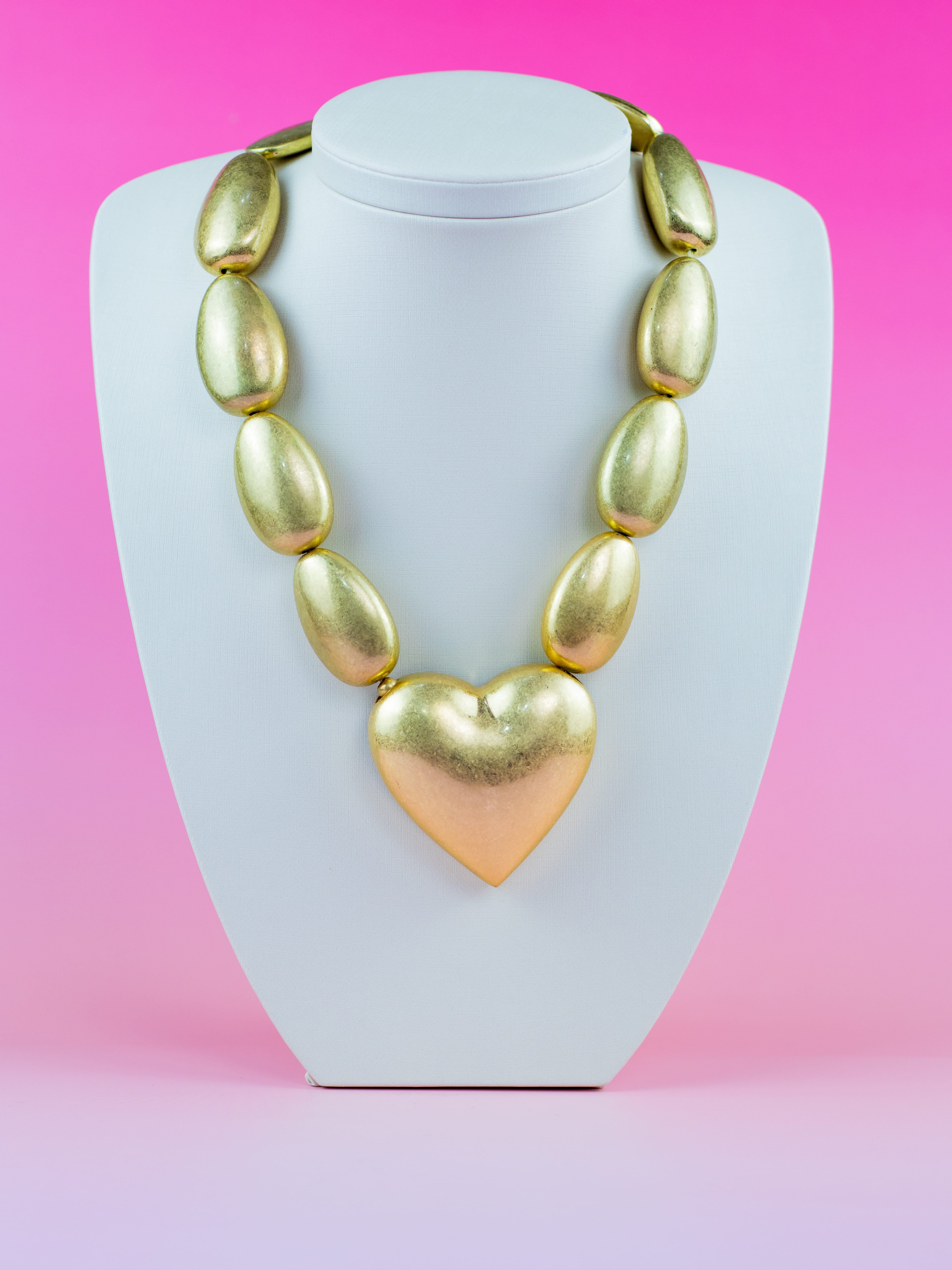 Colar de Metal com Coração de Dourado