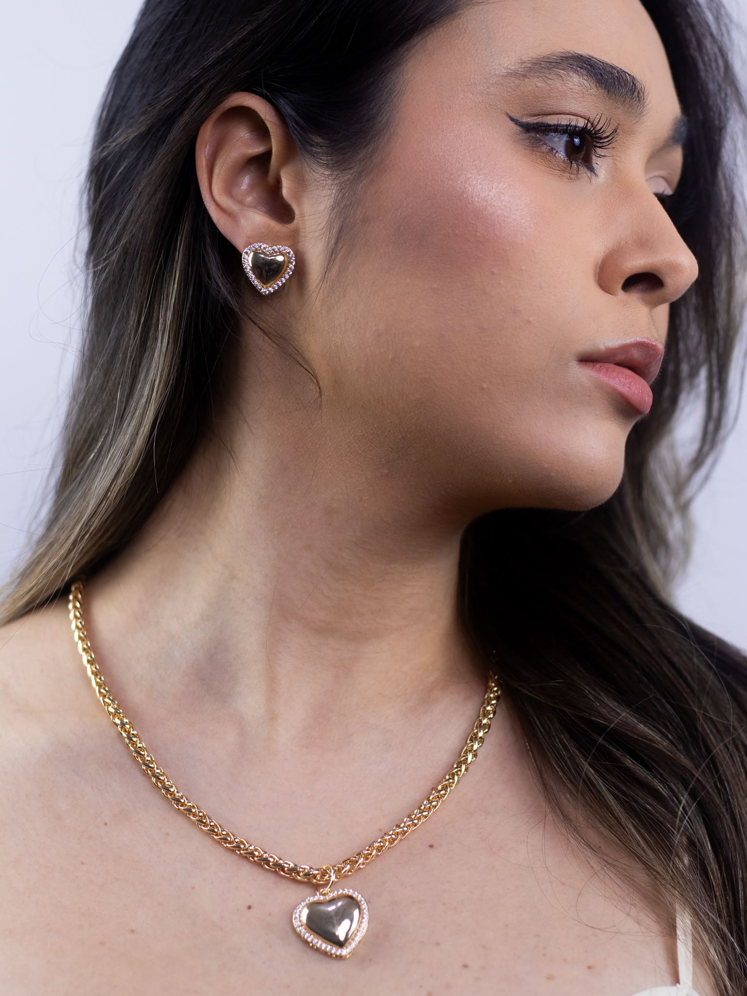 Conjunto Colar e Brinco de Metal Dourado com Coração Zircônia