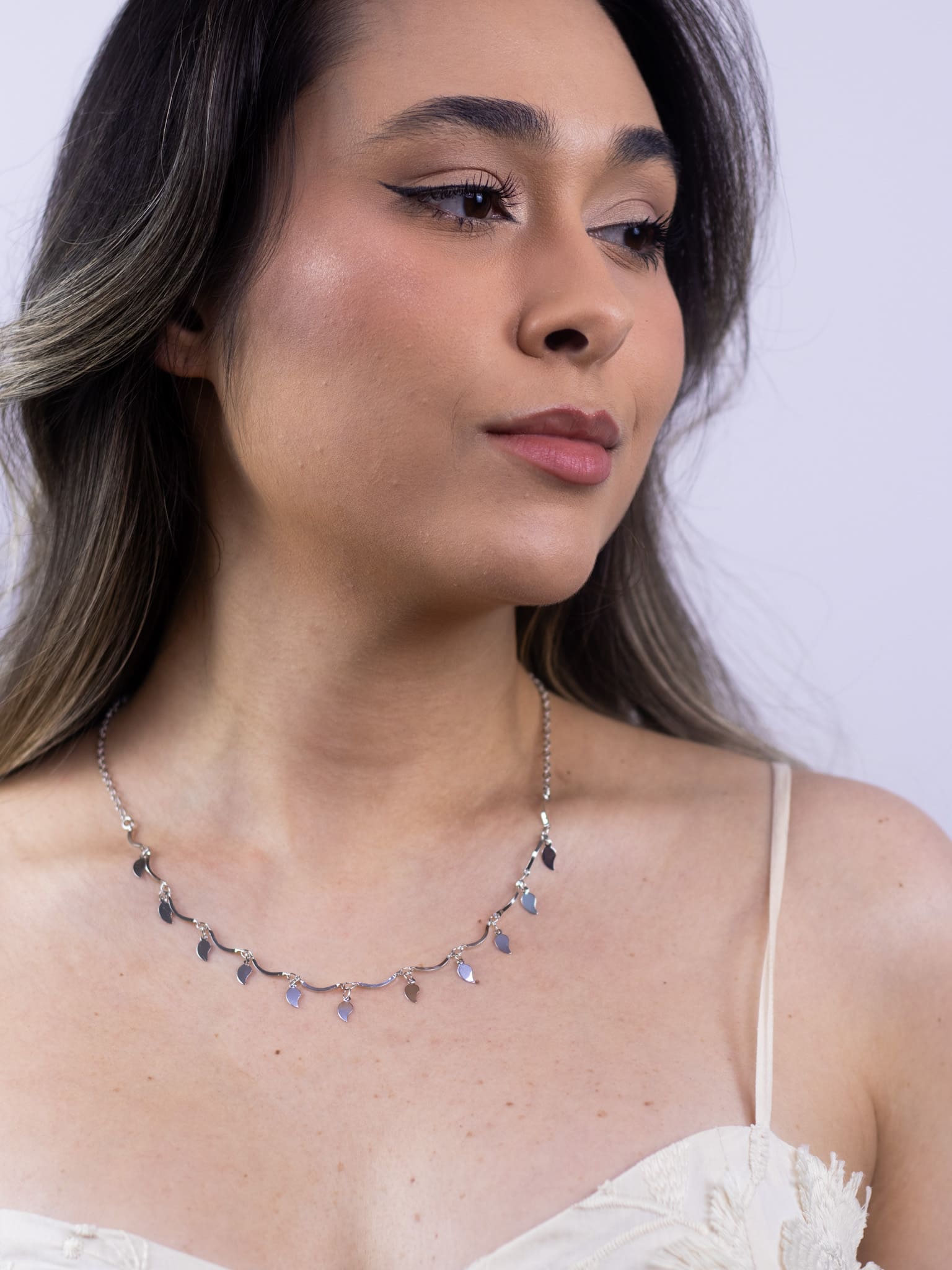 Choker de Metal com Pingente de Folha
