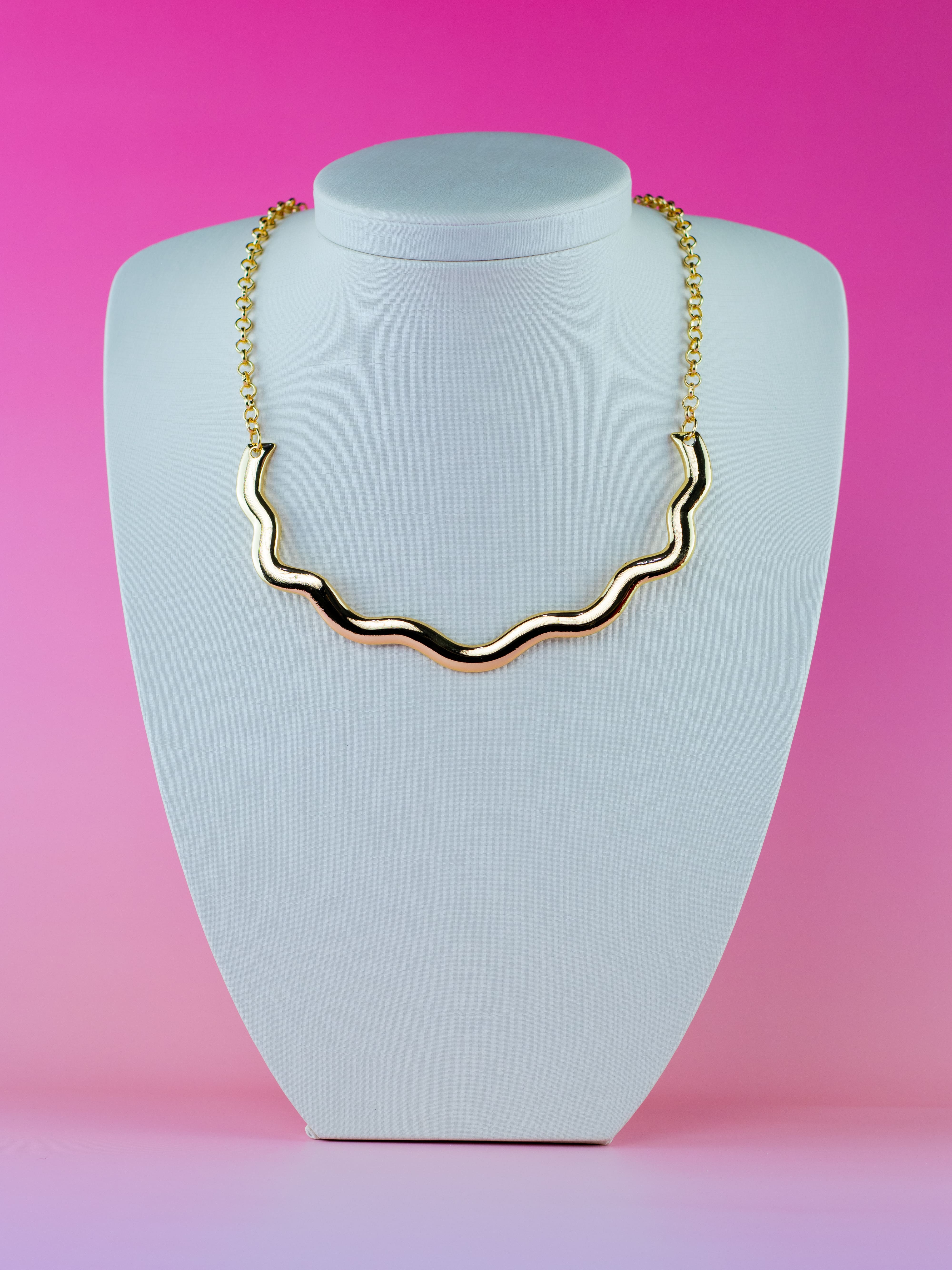 Colar Dourado Aro Ondulado com Corrente