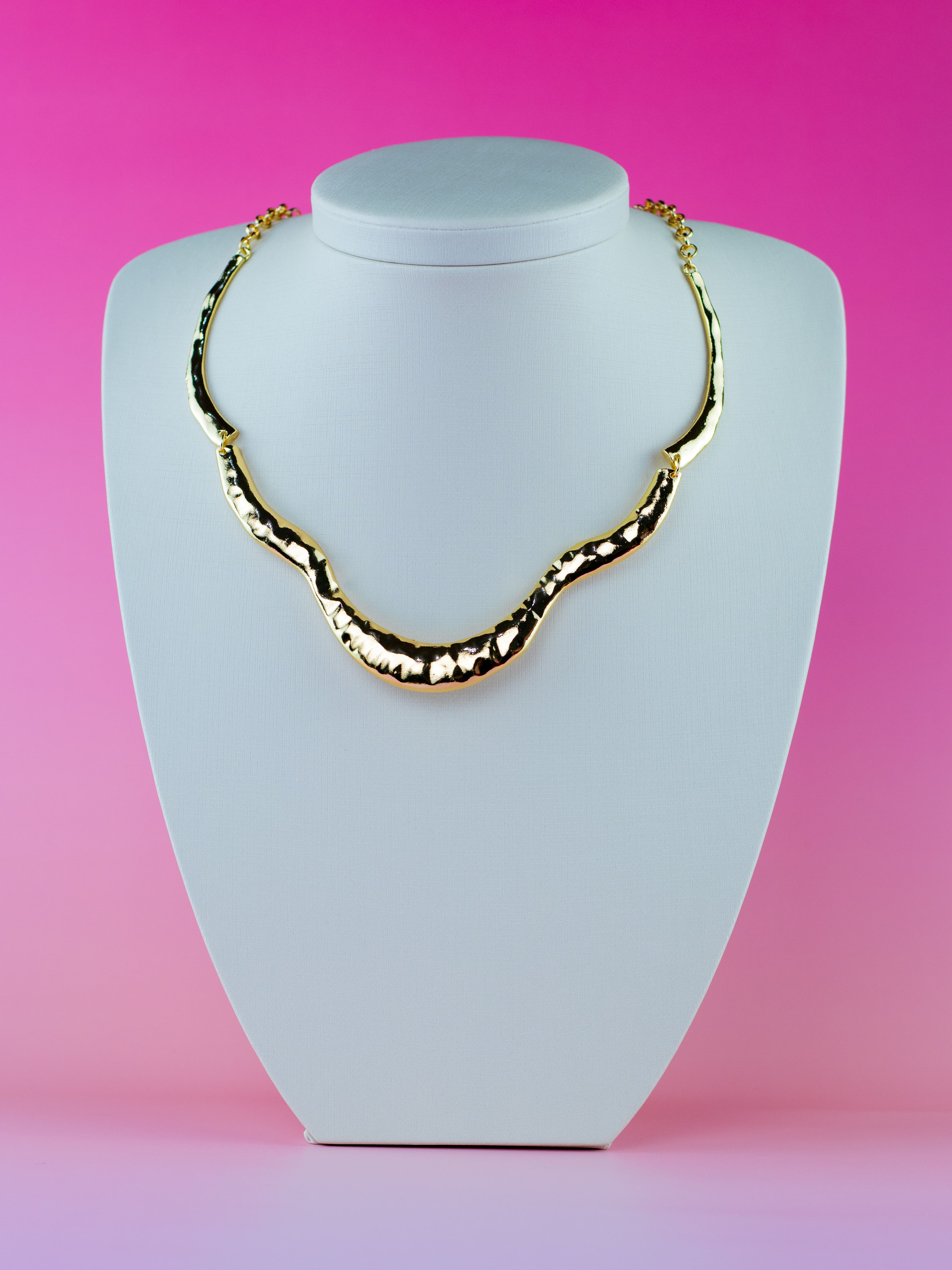 Colar Aro de Metal Ondulado Dourado