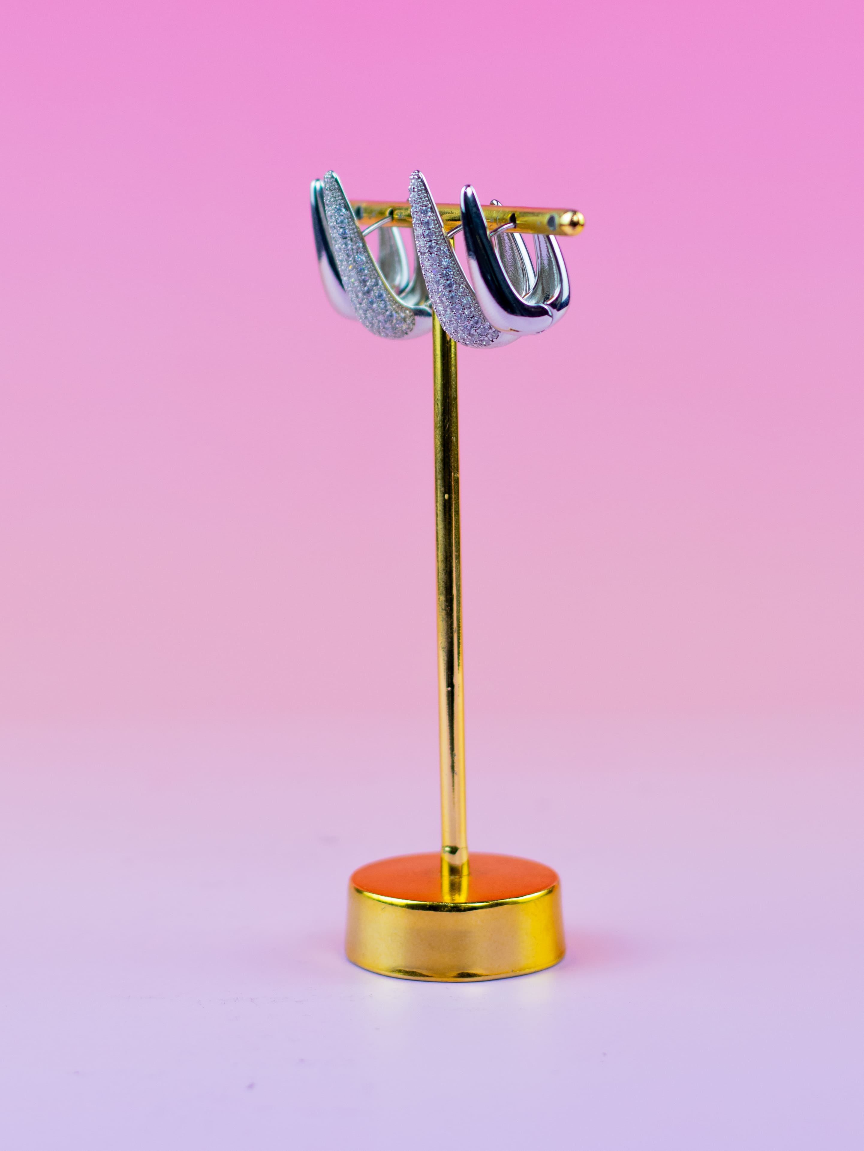 Brinco Duplo Argolinha Prata de Metal Liso e Zircônia