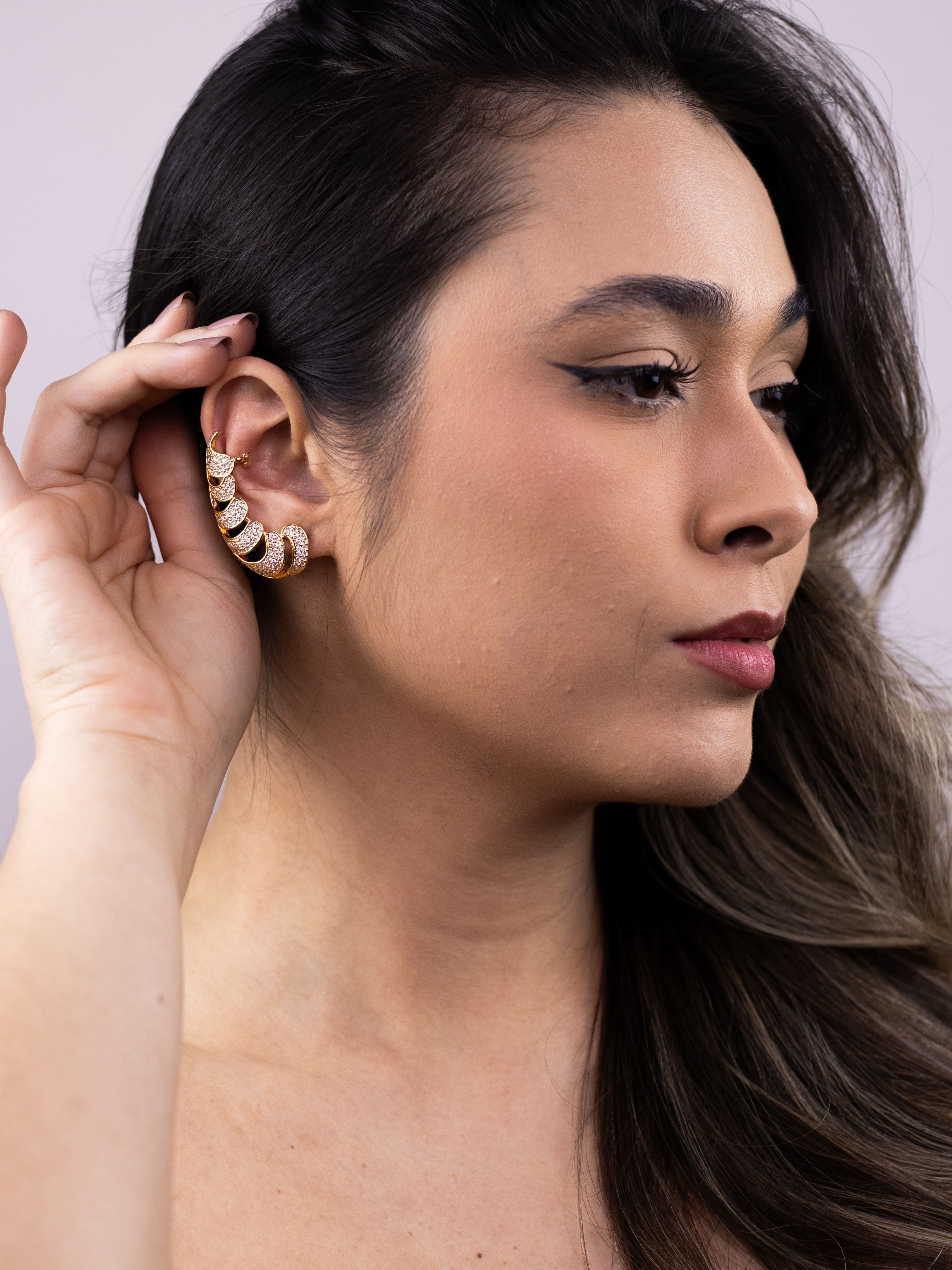 Brinco Earcuff Dourado de Zircônia Cravejada