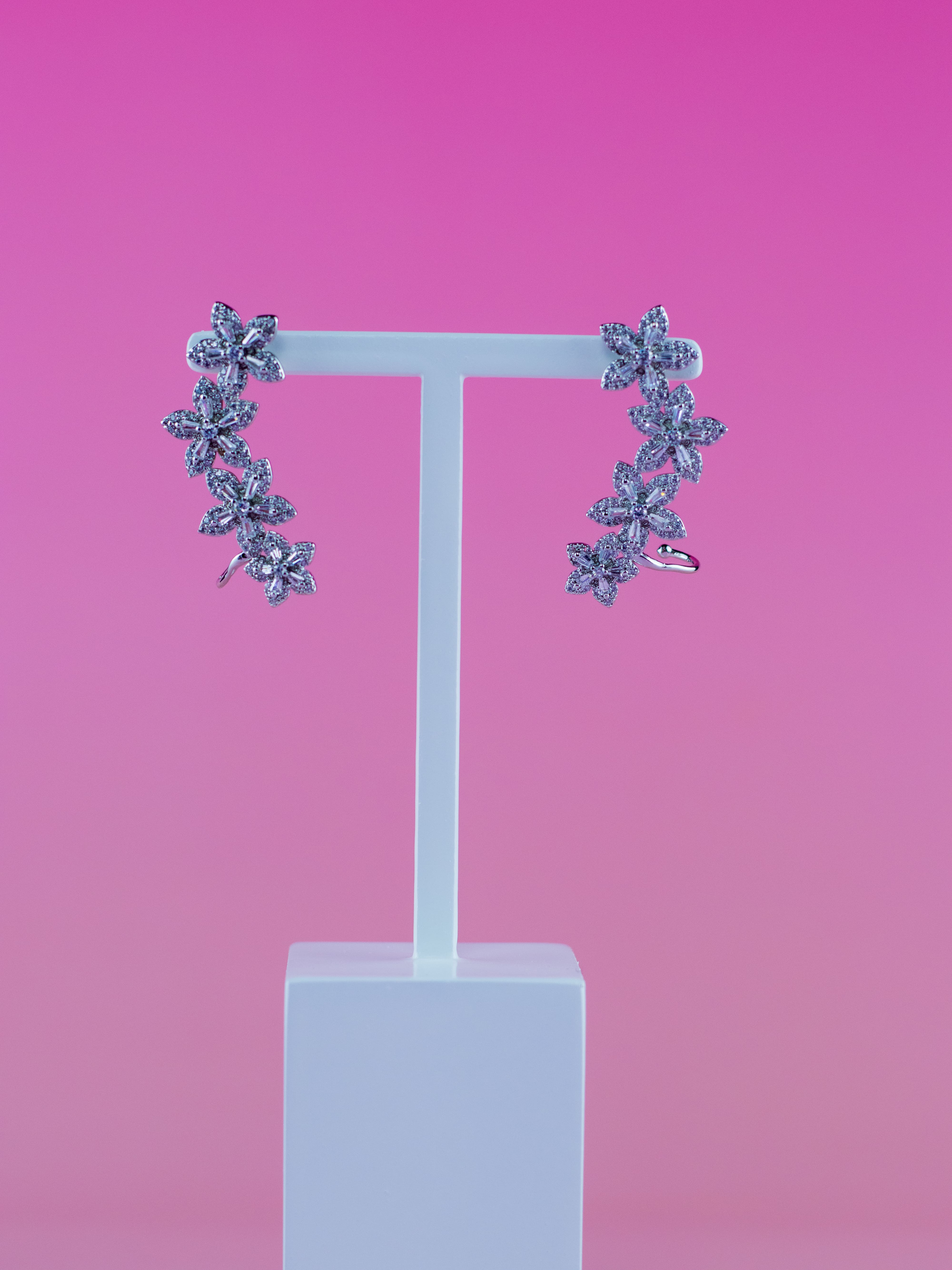 Brinco Earcuff Prata de Flor com Zircônia