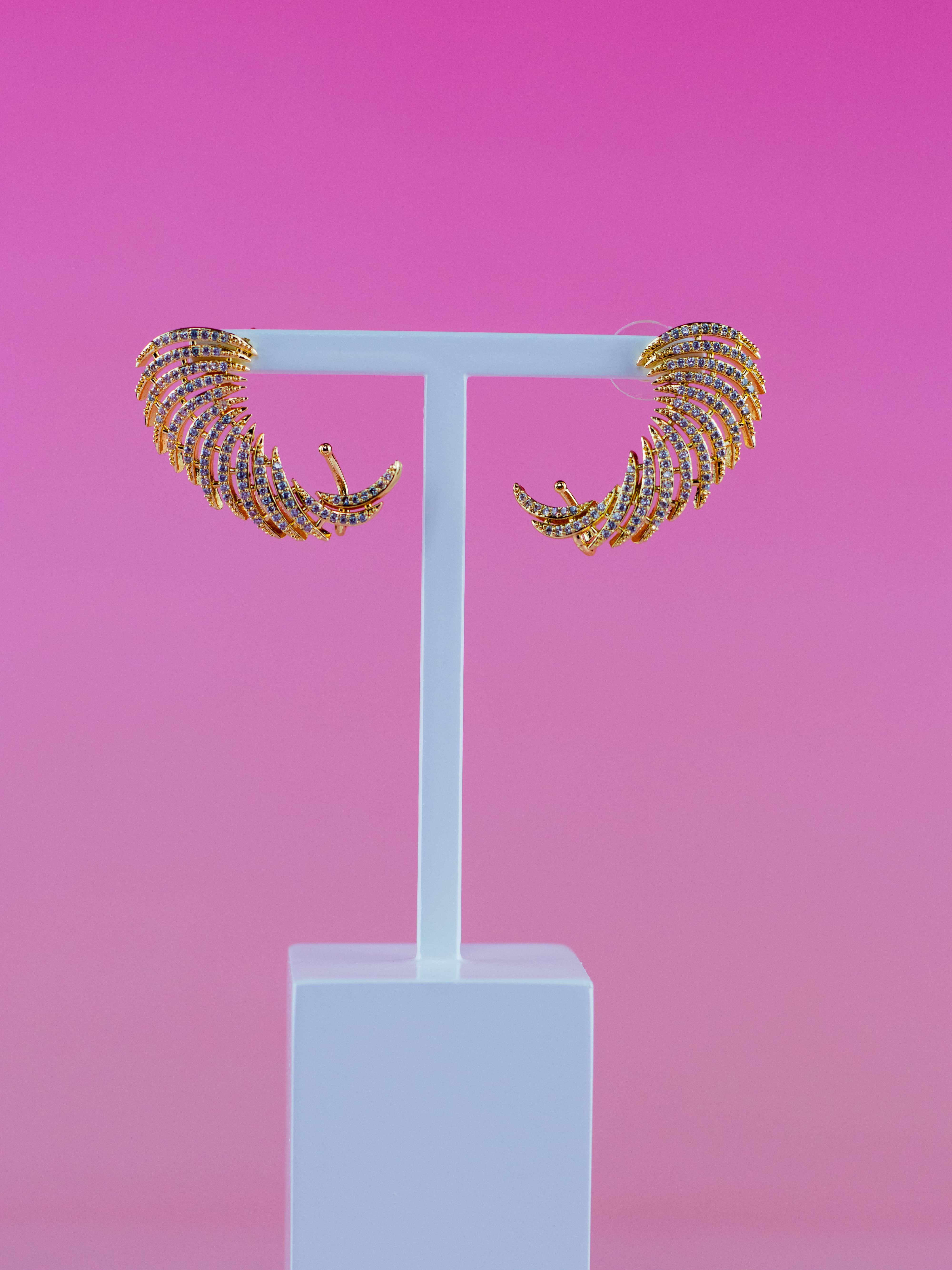 Brinco Earcuff Dourado Asa de Zircônia