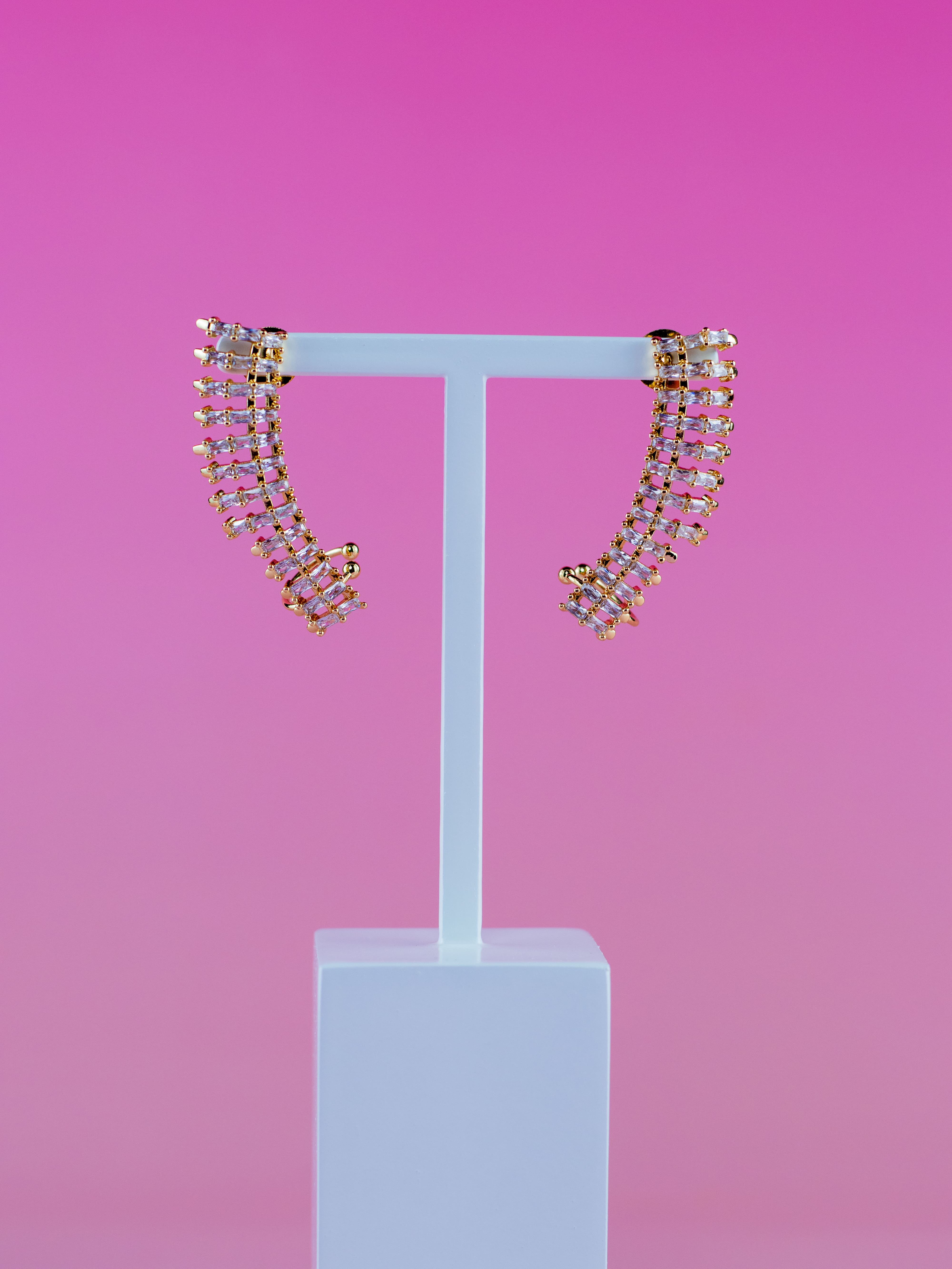 Brinco Earcuff Dourado com Cristal