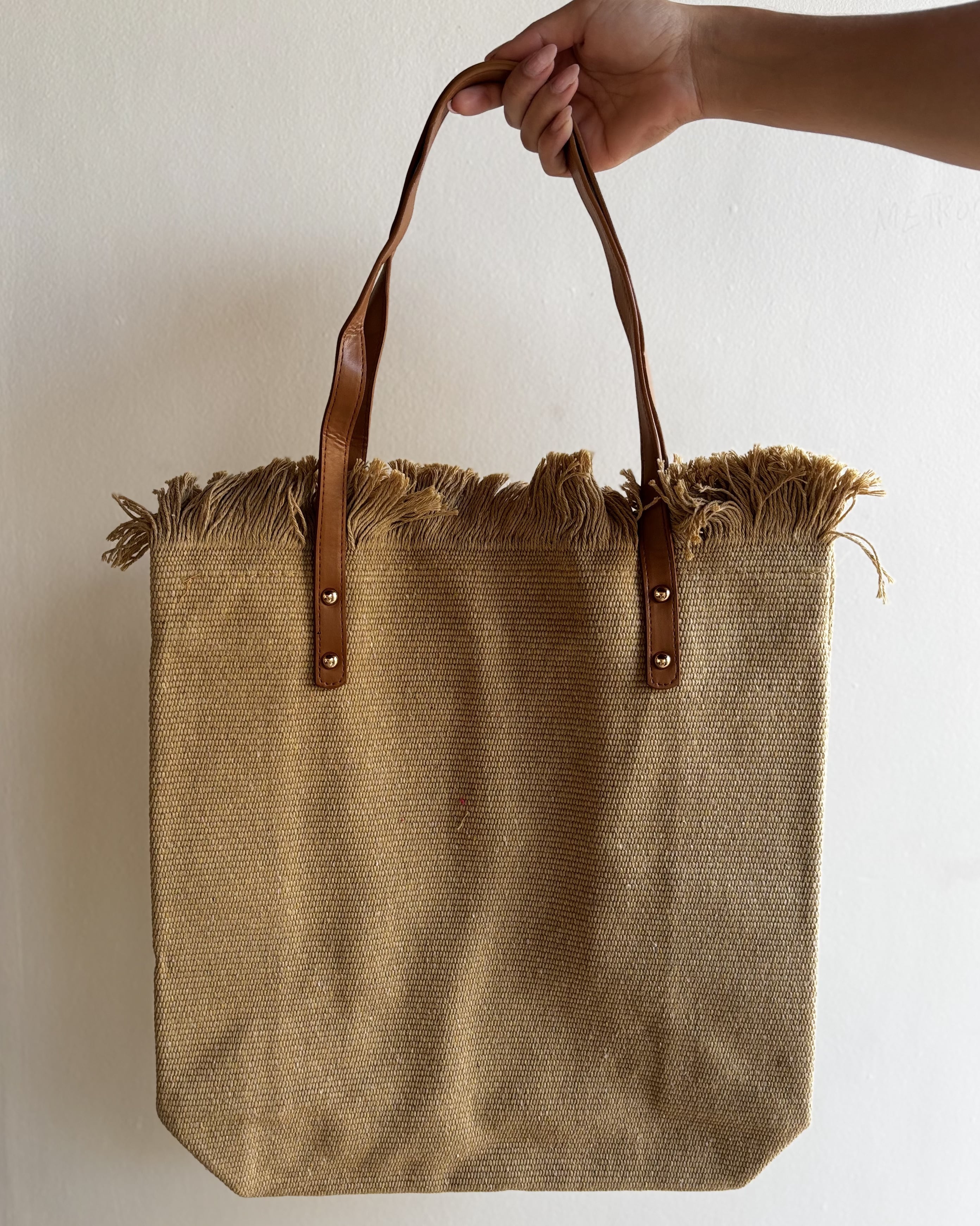 Bolsa de Palha com Alças em Couro e Franja Superior