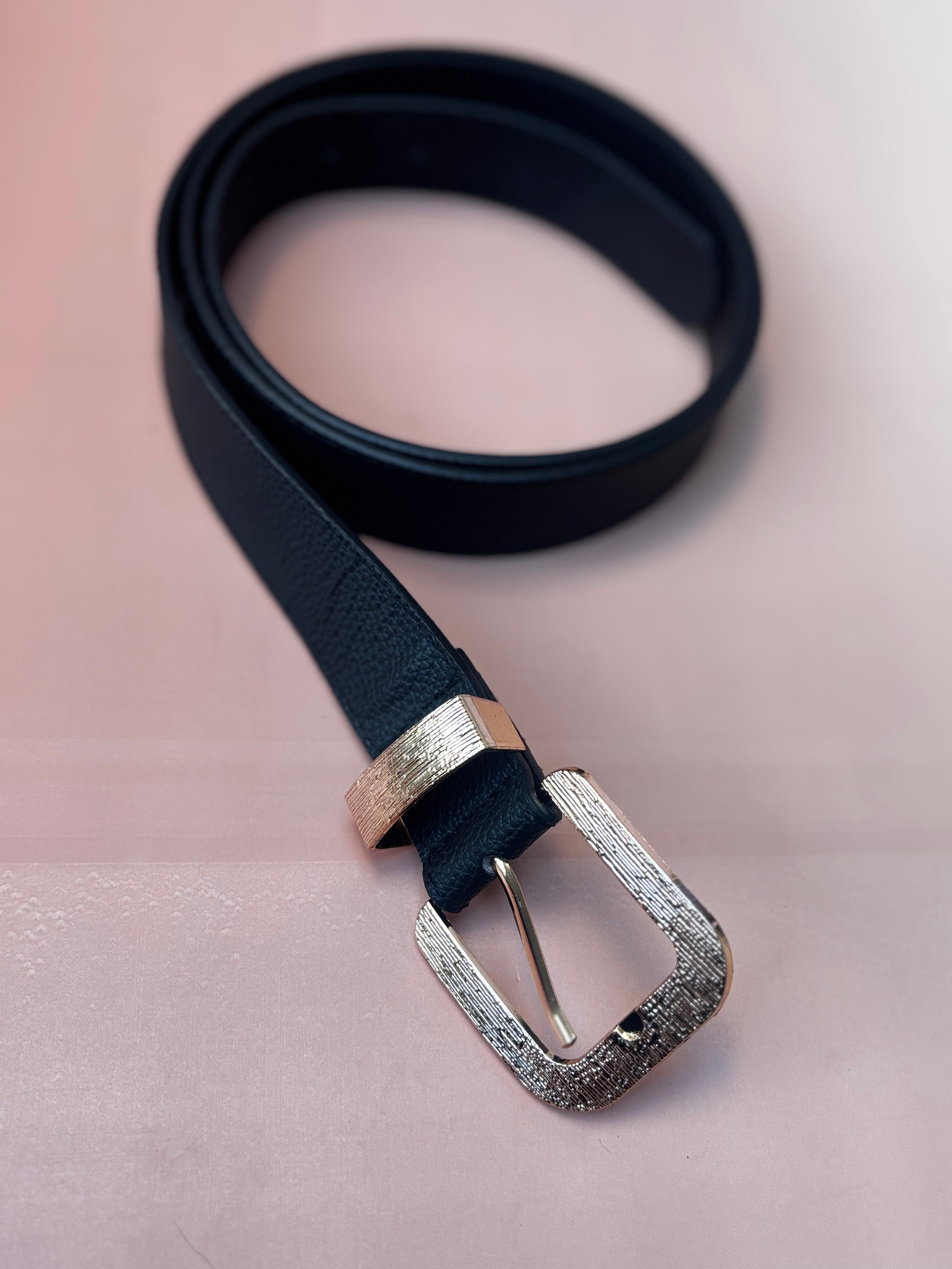 Cinto feminino cintura média com fivela quadrada texturizada