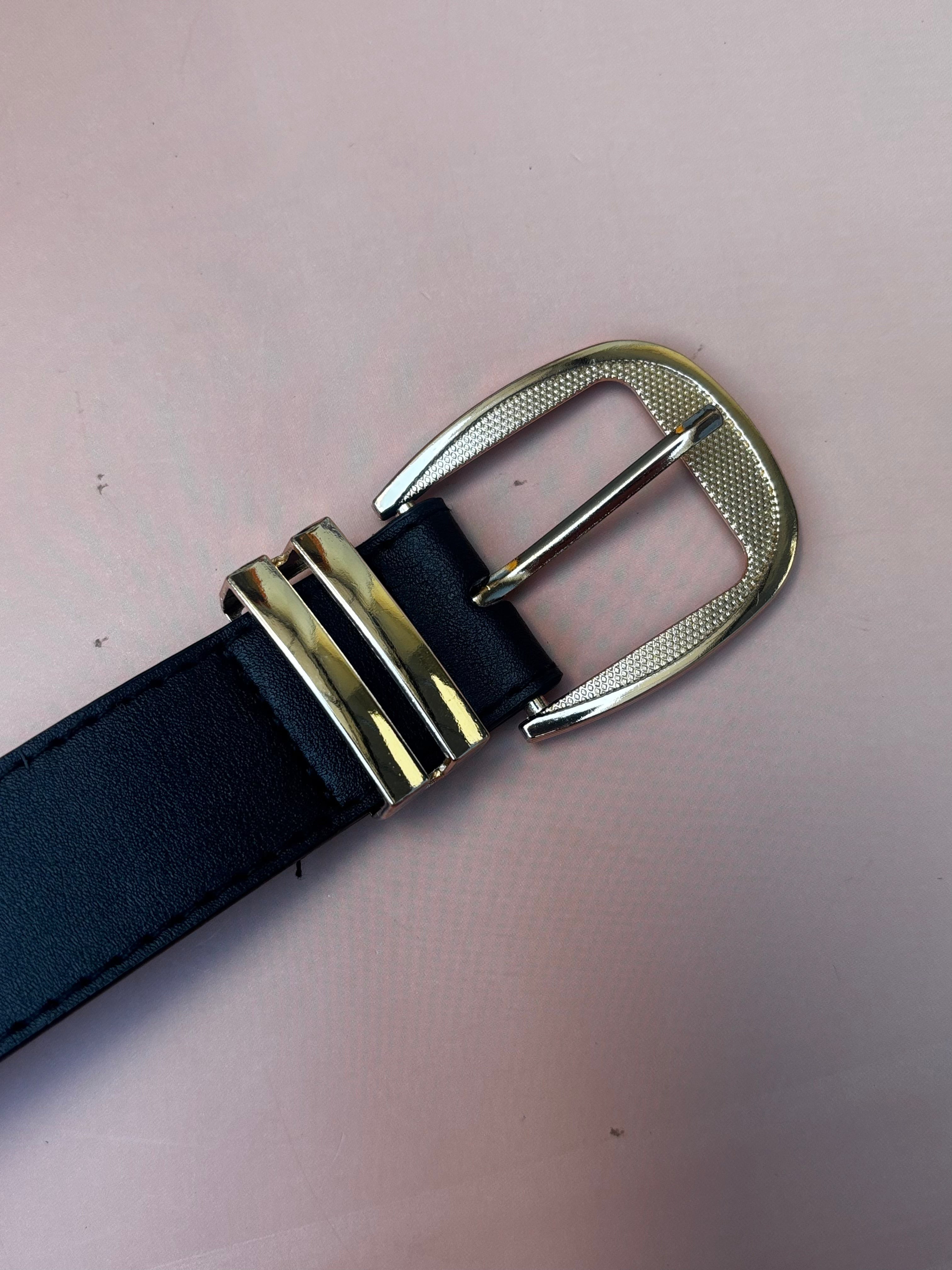 Cinto Fino com Fivela Metalizada Texturizada Dupla