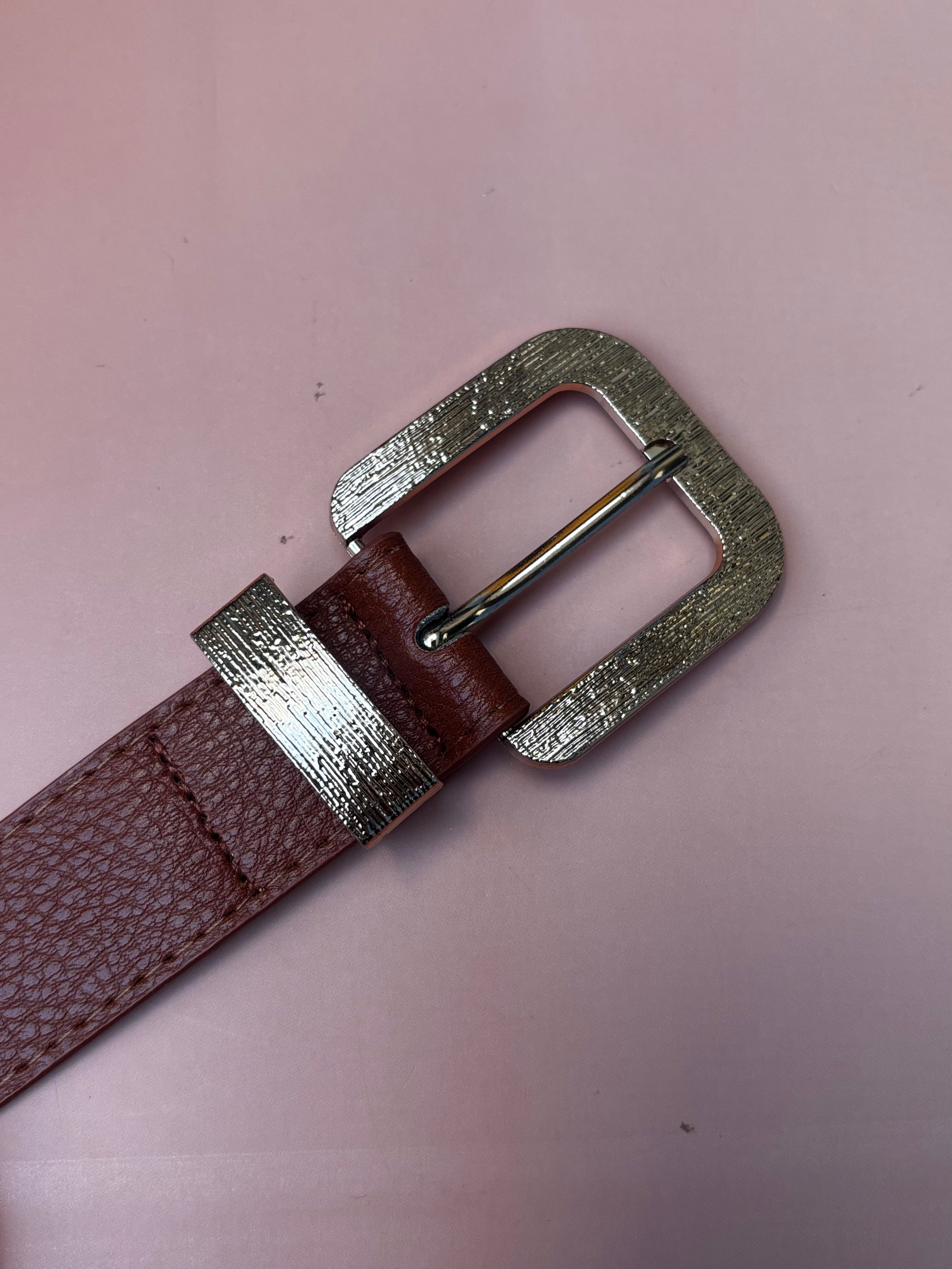 Cinto Feminino de Couro Sintético com Fivela texturizada