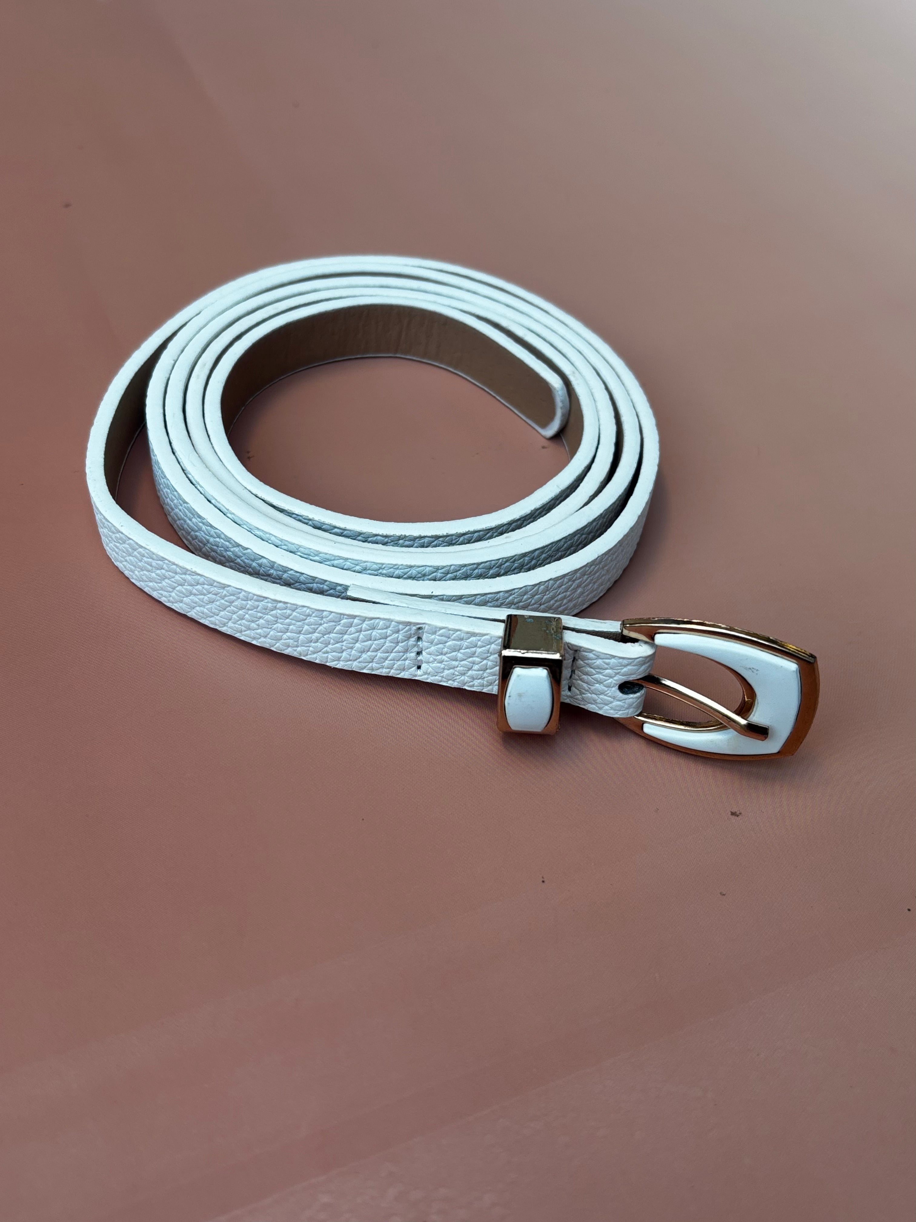 Cinto Fino com Fivela Oval Resinada