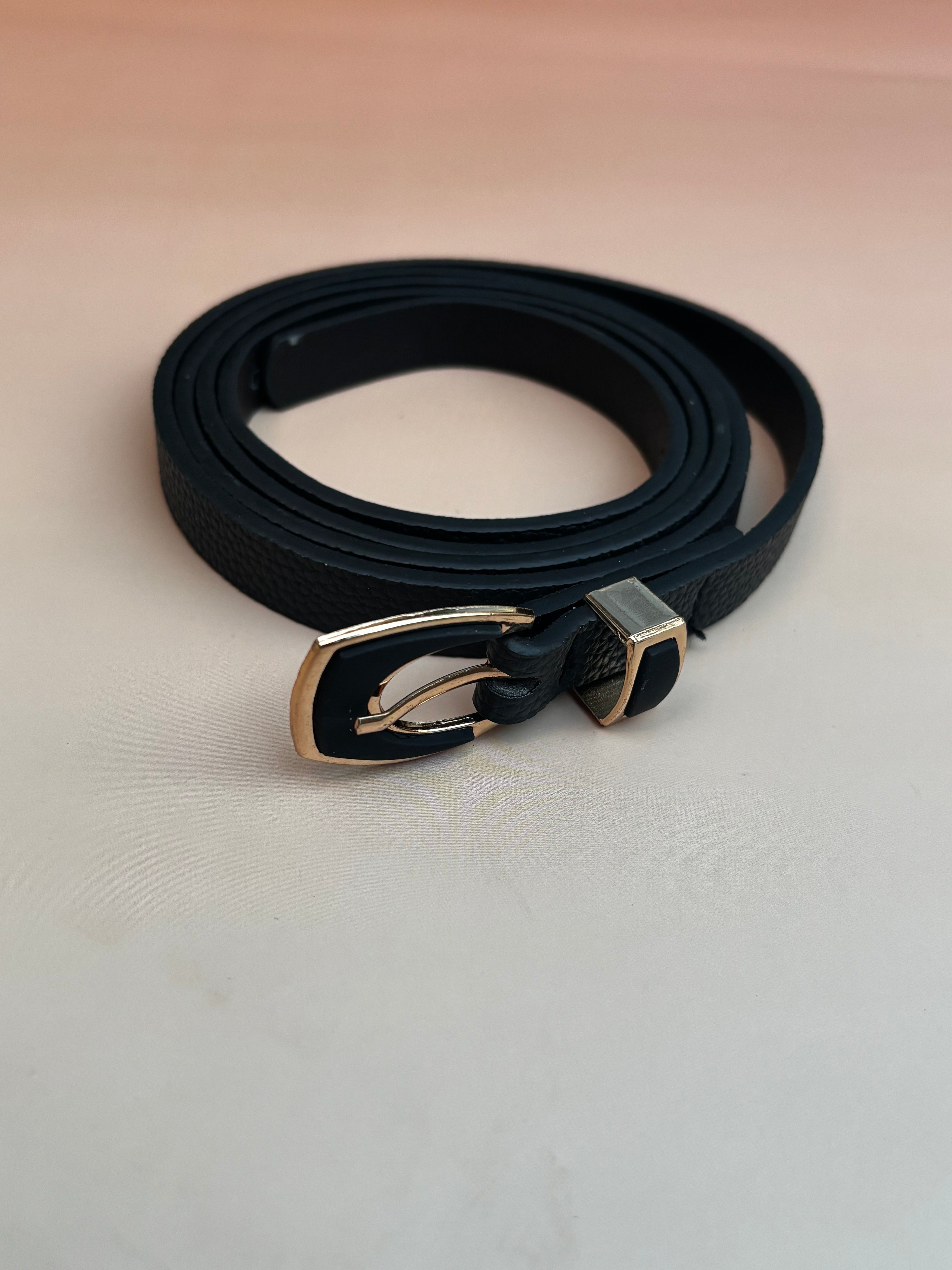 Cinto Fino com Fivela Oval Resinada