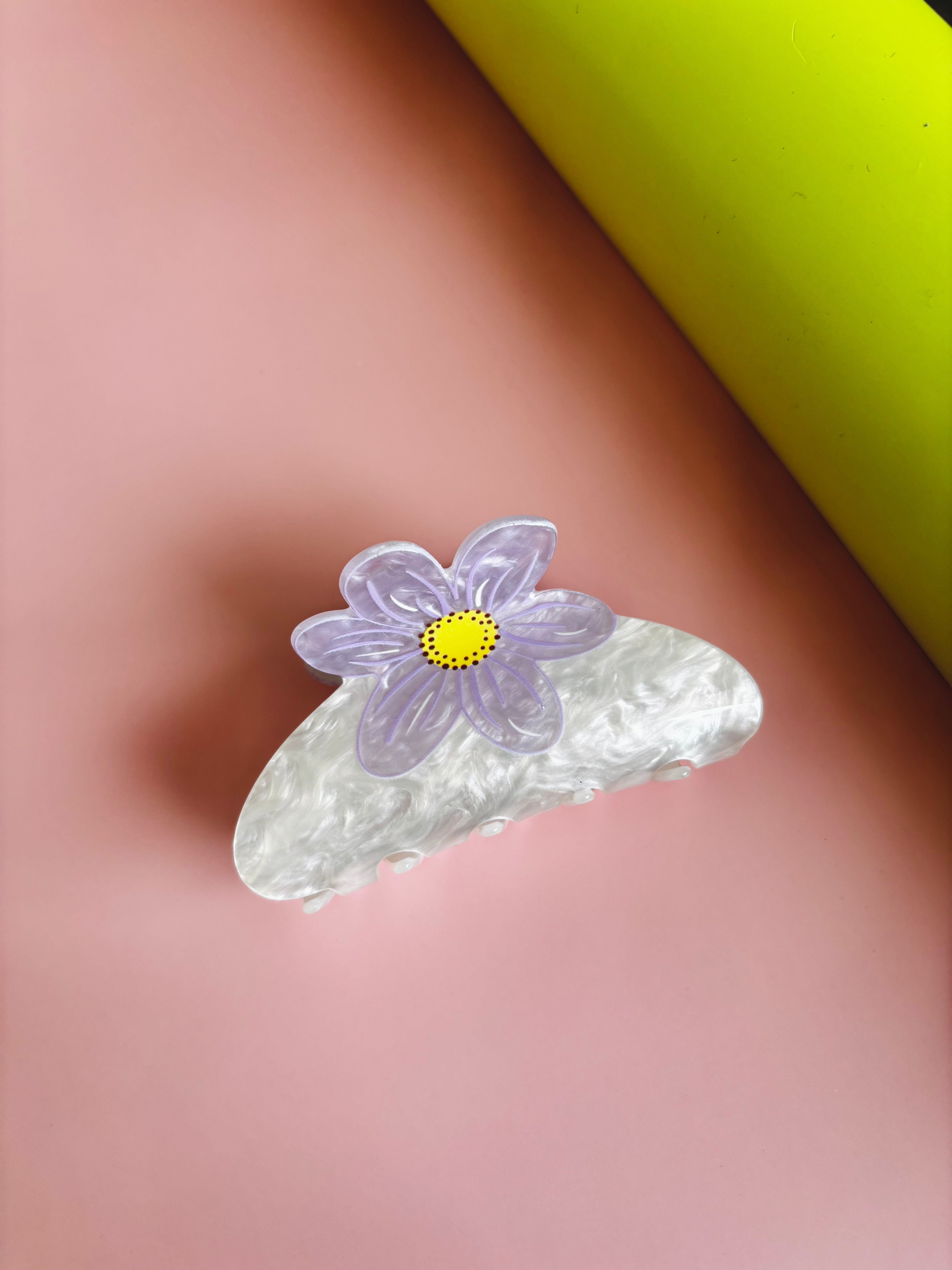 Presilha Flor Única com Base Perolada