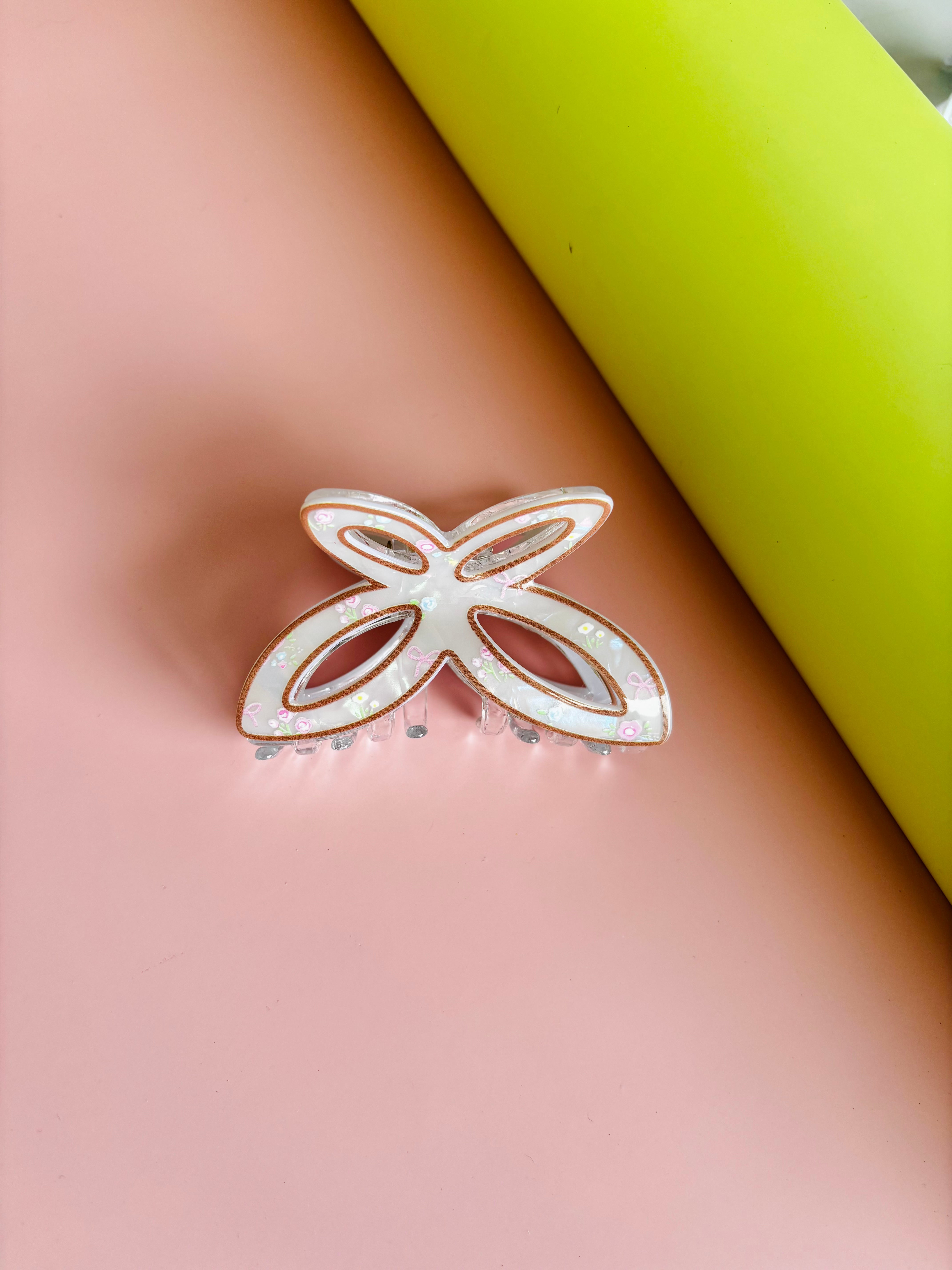 Presilha Borboleta Vazado Floral