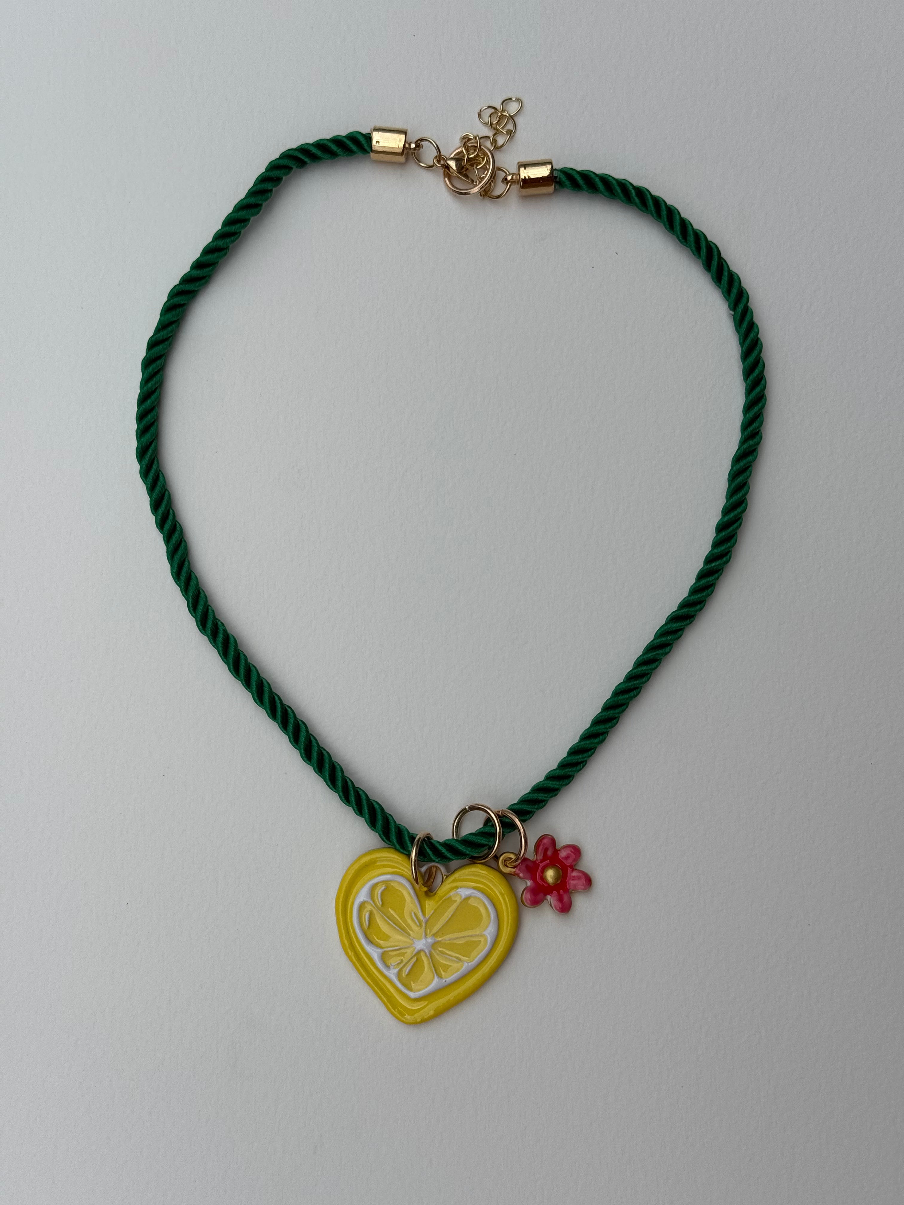 Colar Coração Limão com Flor Rosa