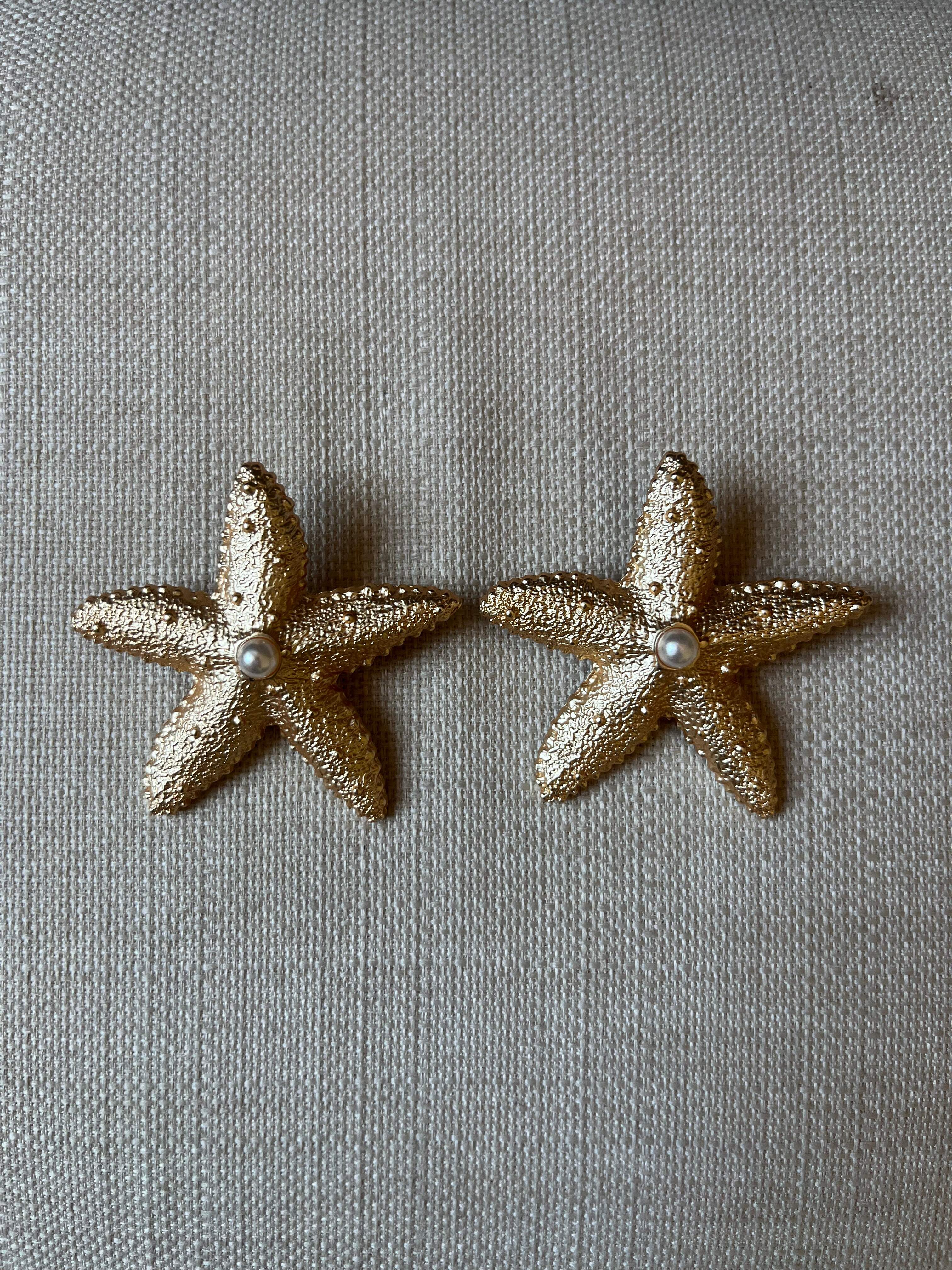 Brinco Estrela do Mar Dourado com Pérola