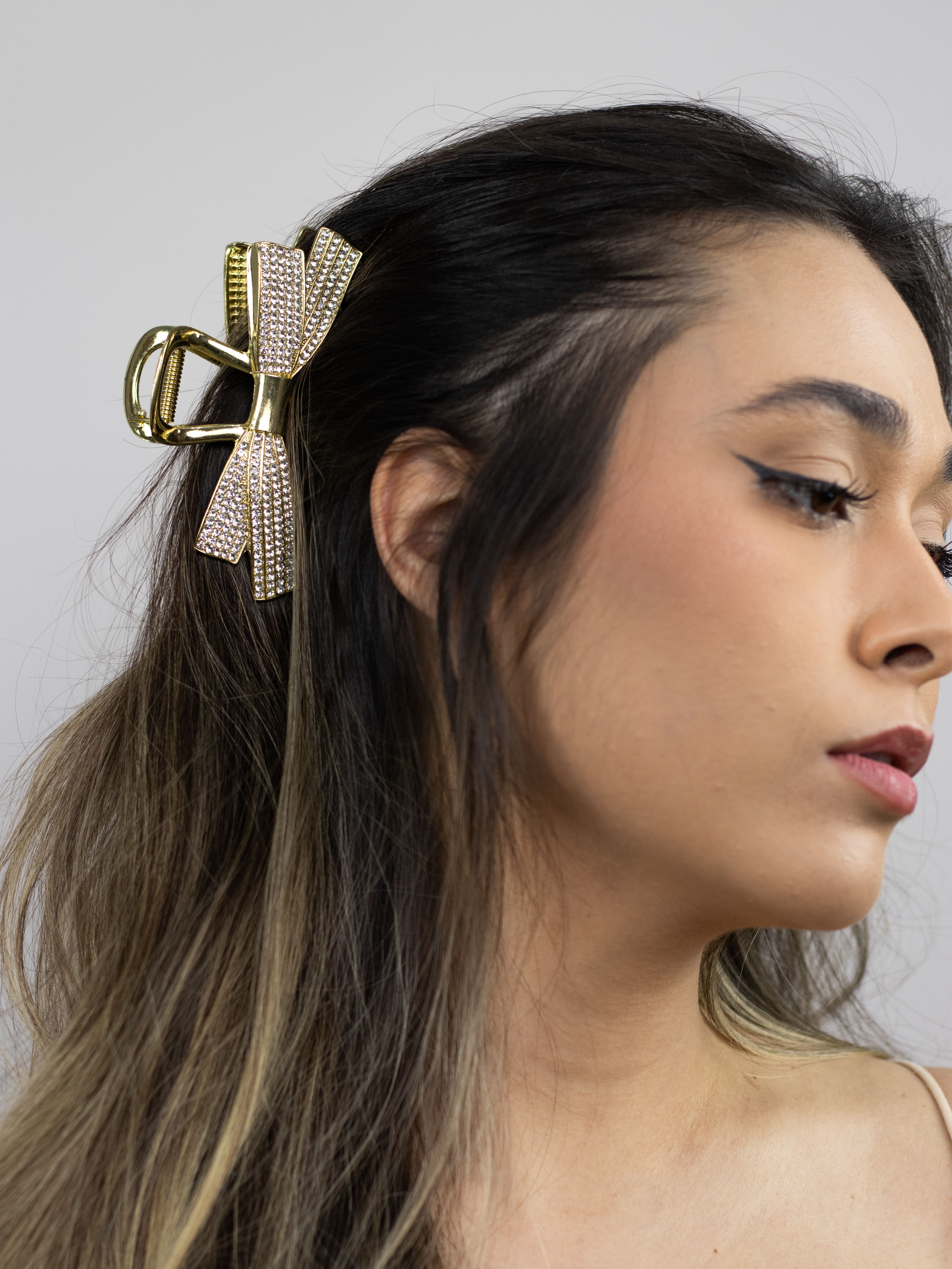 Piranha Dourada Laço Metal com Strass