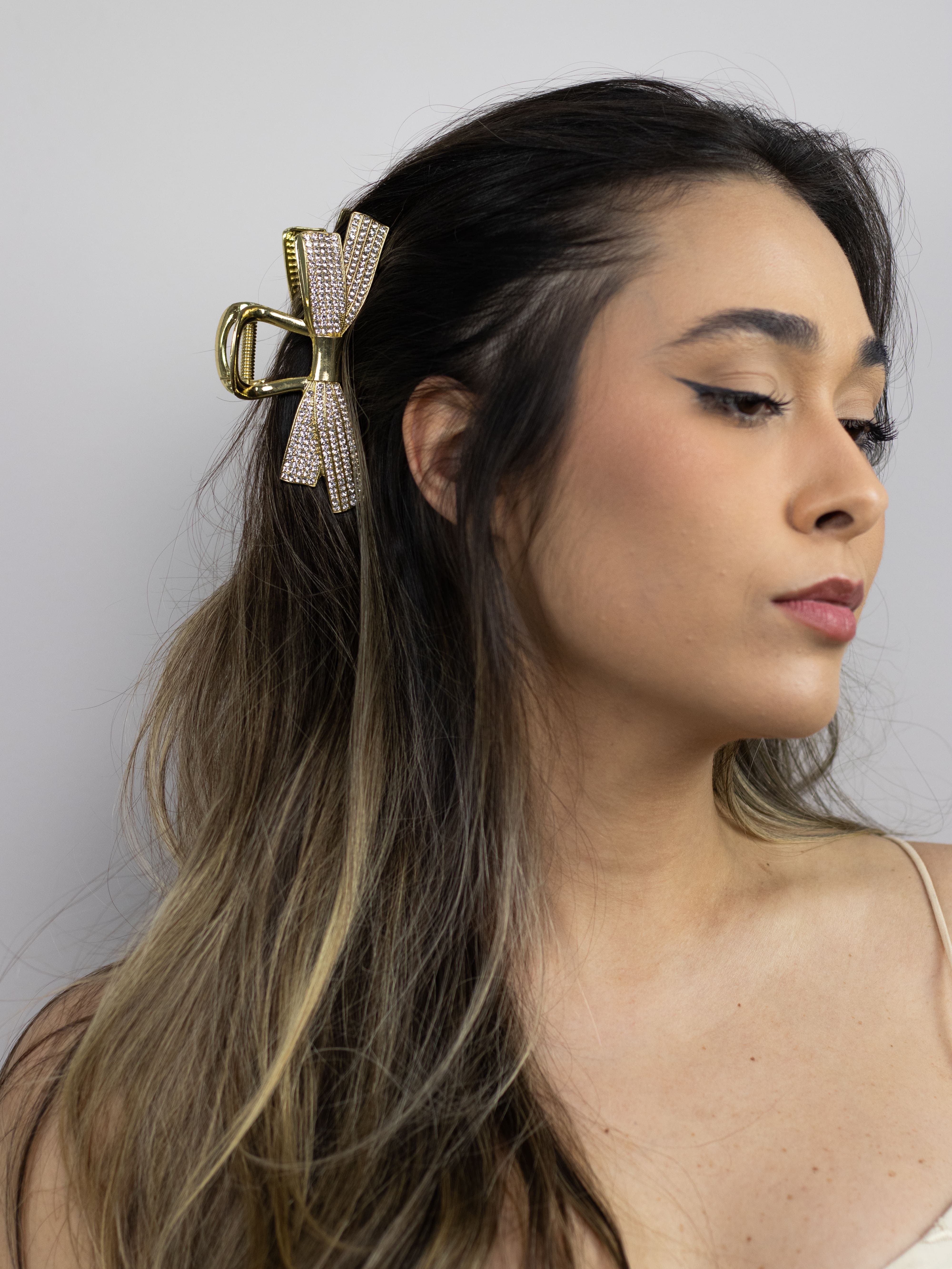 Piranha Dourada Laço Metal com Strass