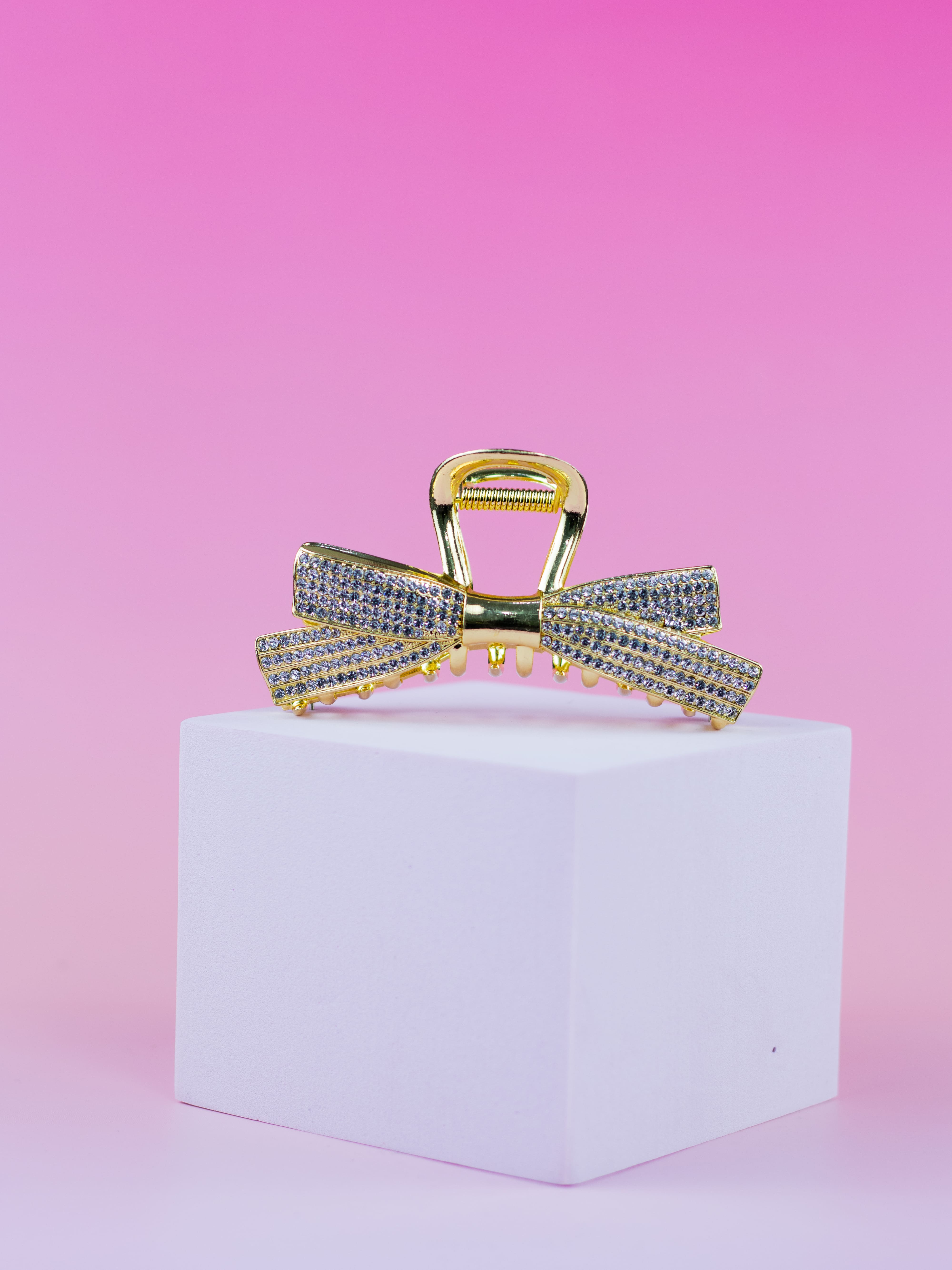 Piranha Dourada Laço Metal com Strass