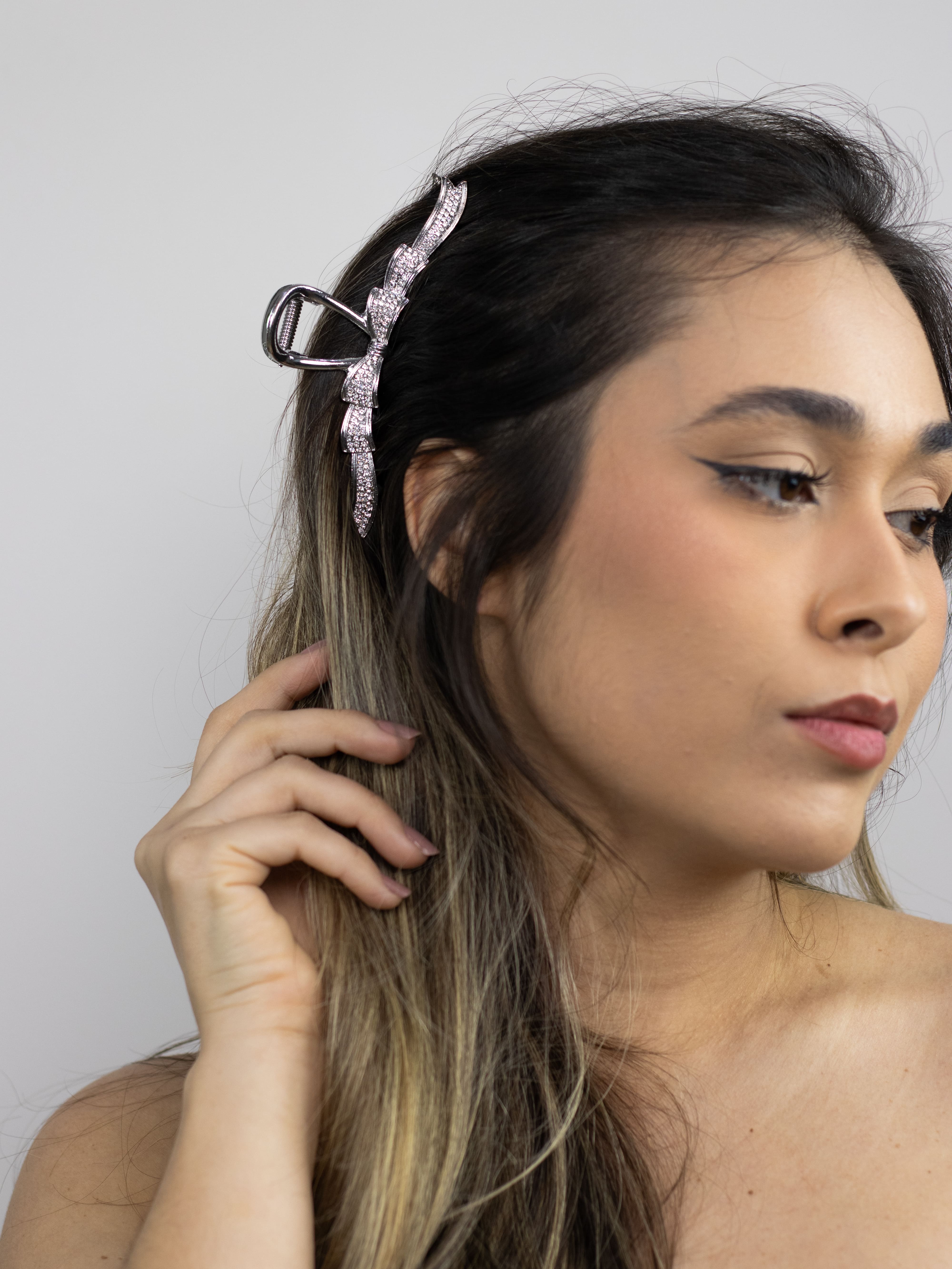 Piranha Metal Prata Laço Delicado com Strass