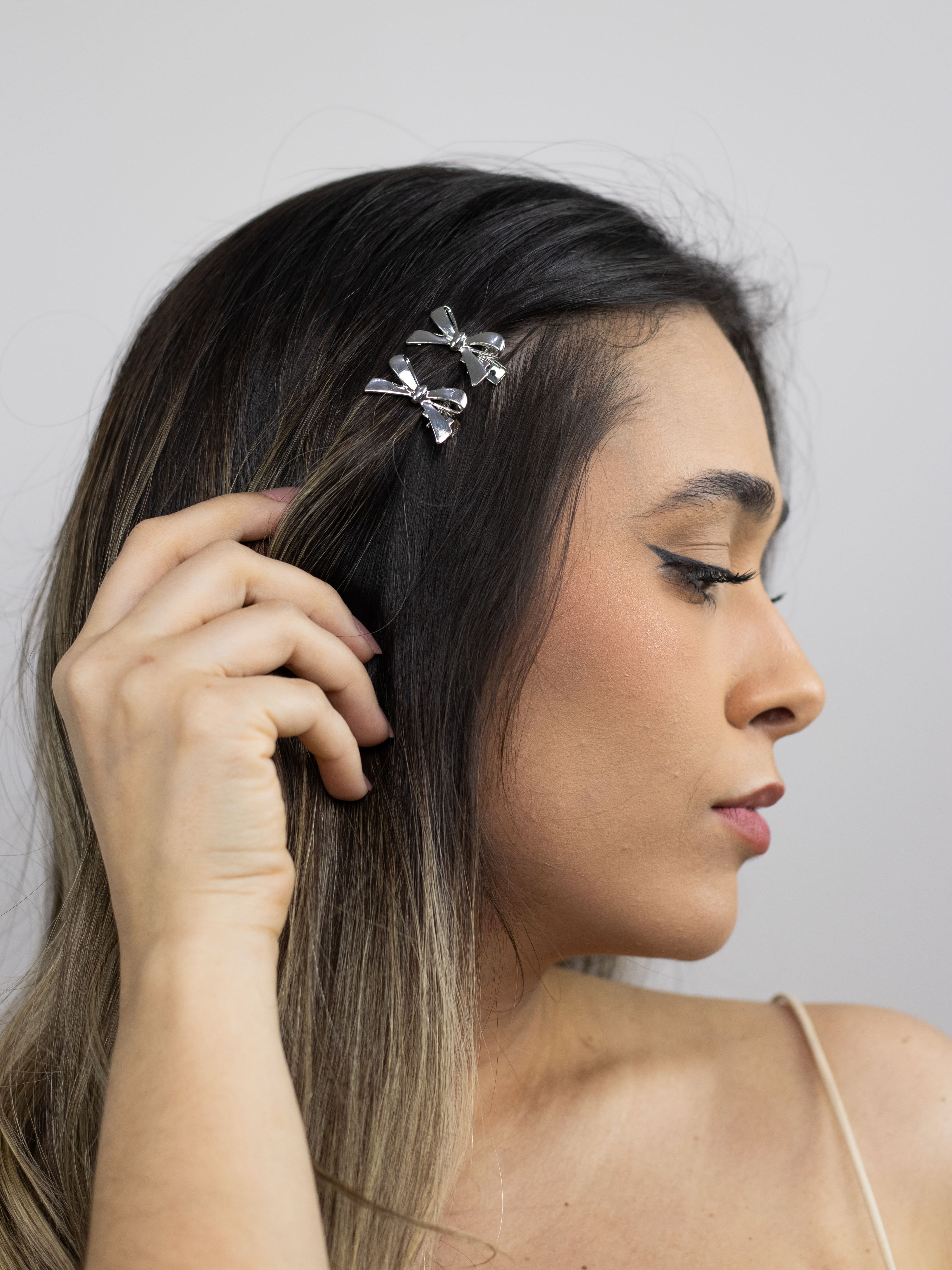 Par Presilha de Metal de Laço Prata