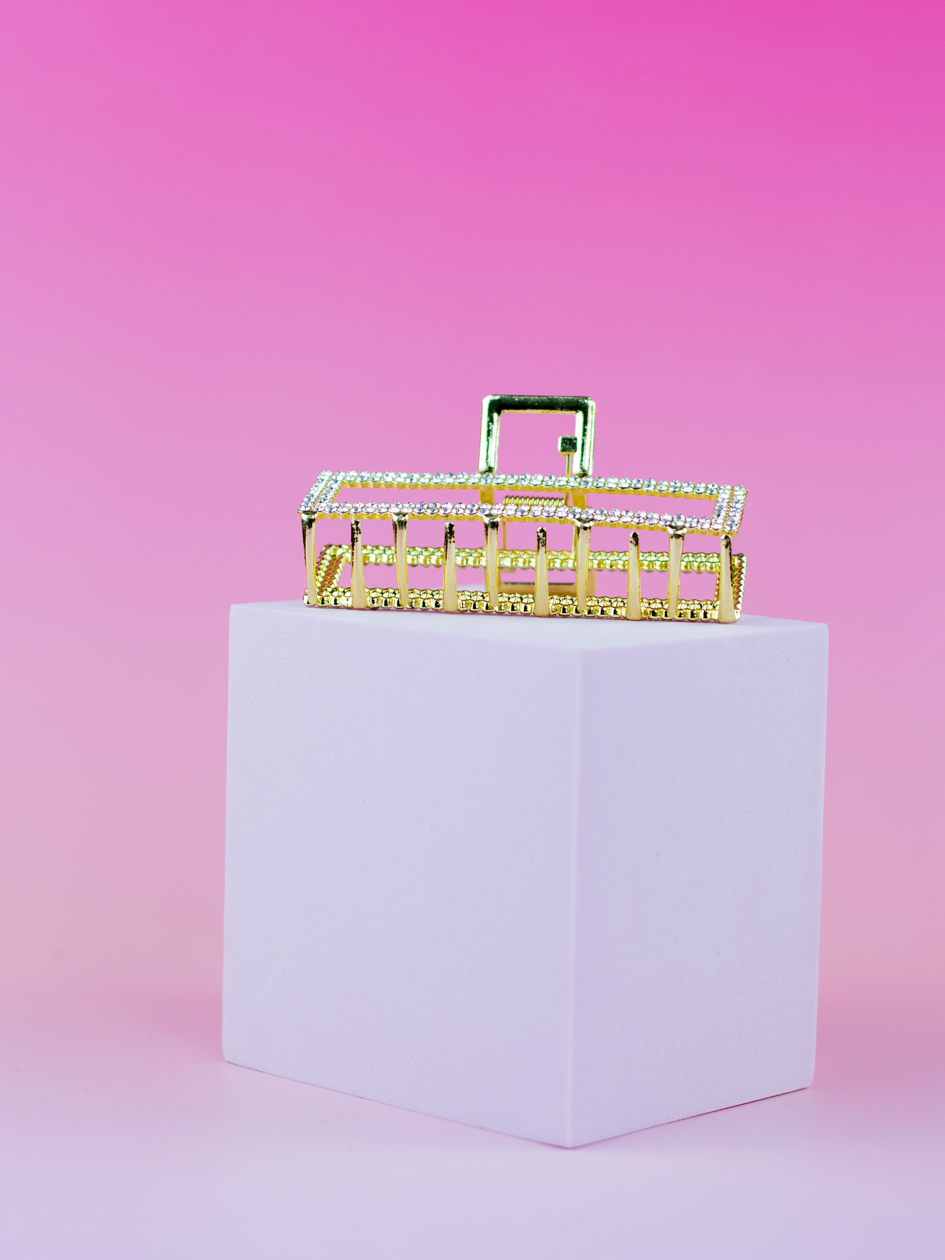 Piranha de Metal Retangular com Strass Dourada