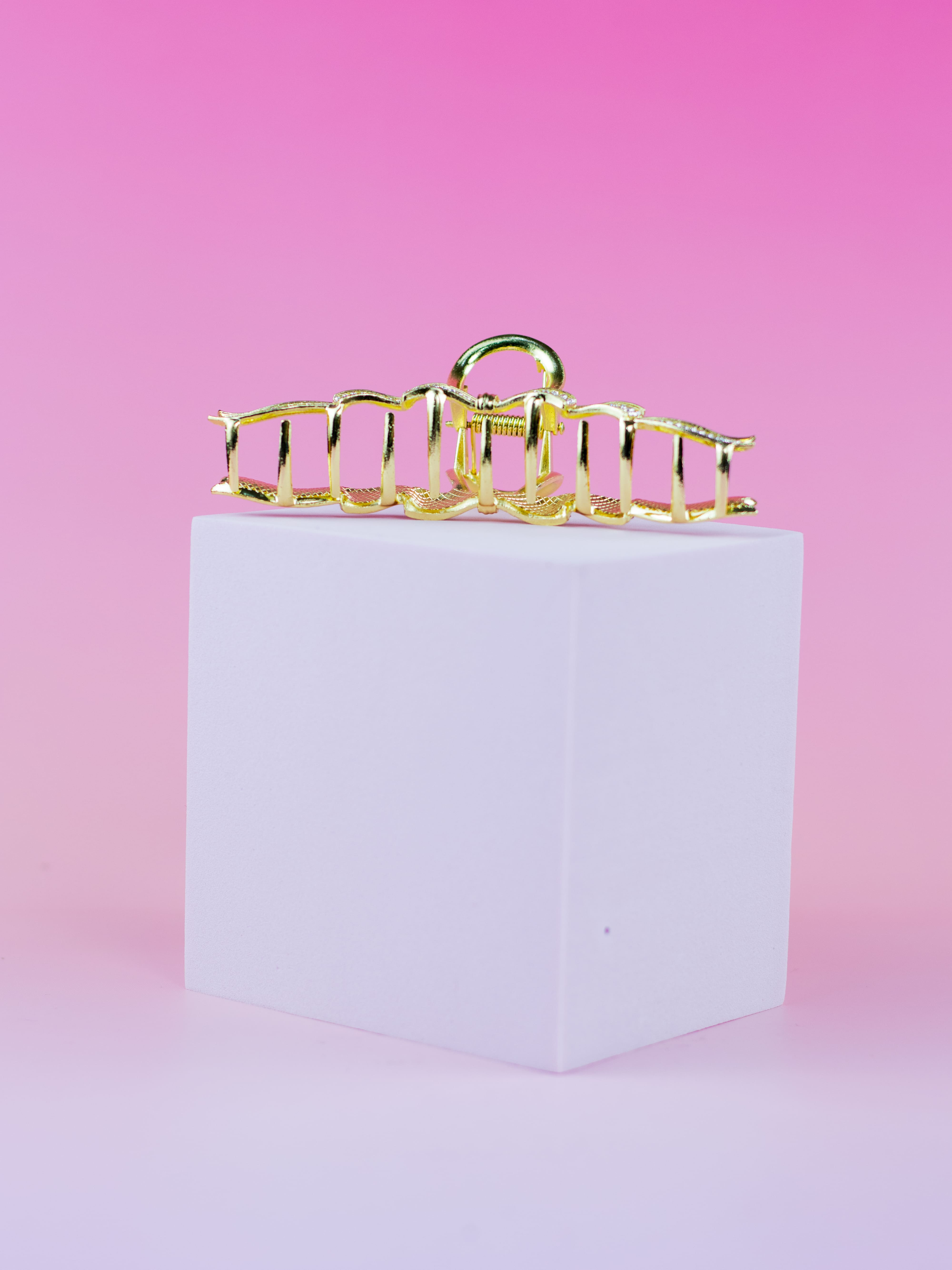 Piranha Metal Dourado Laço Delicado com Strass