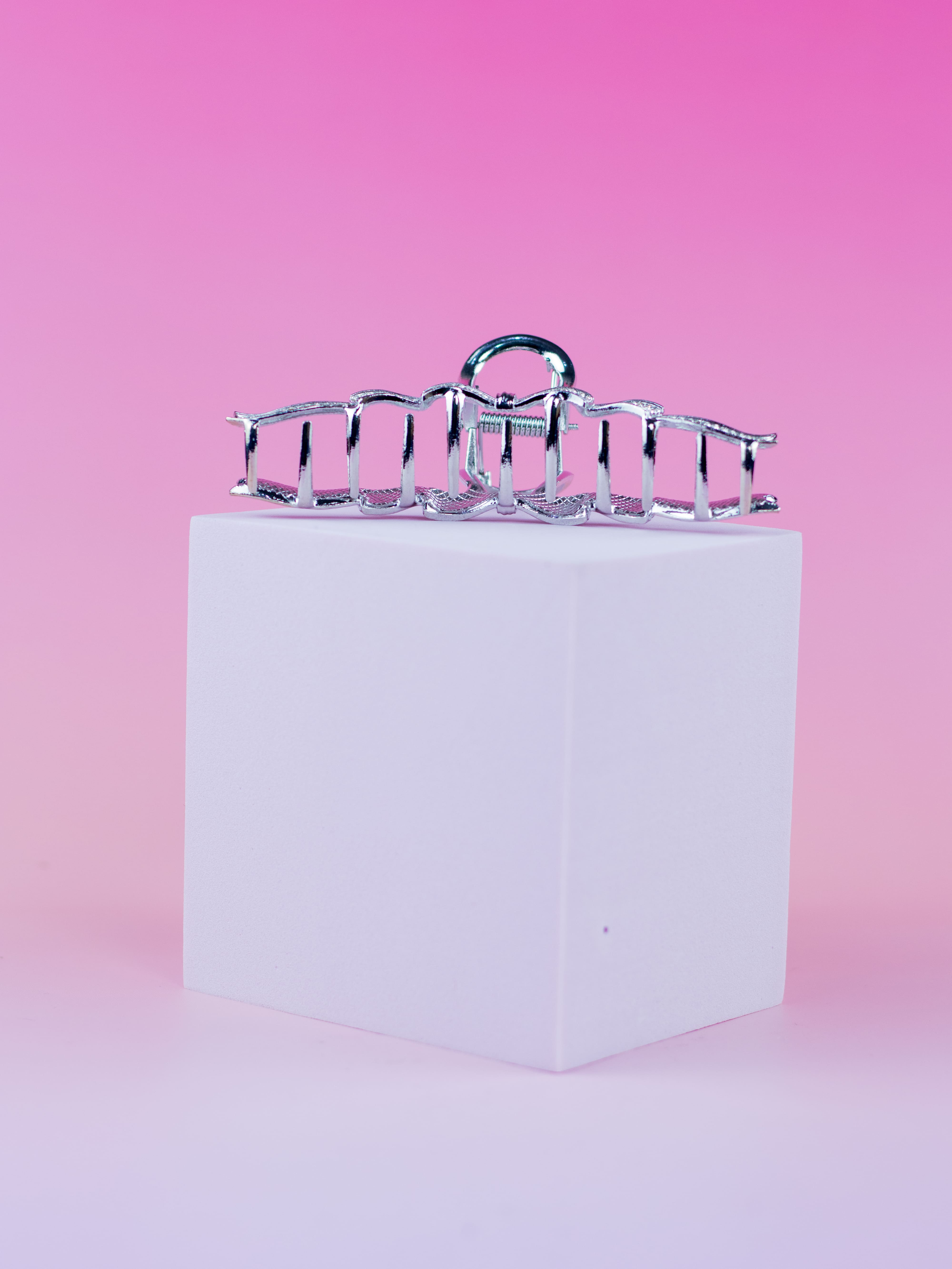 Piranha Metal Prata Laço Delicado com Strass