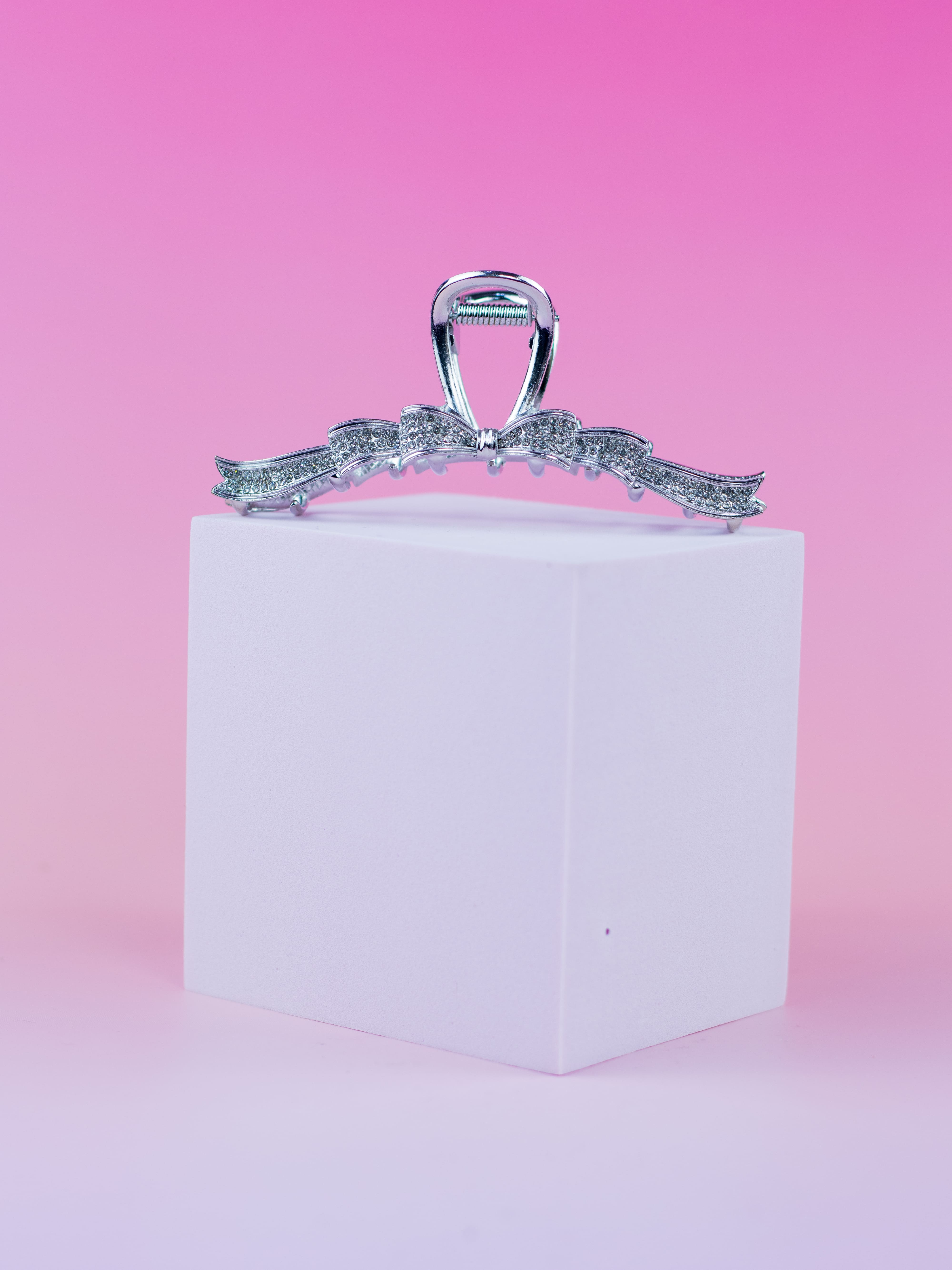 Piranha Metal Prata Laço Delicado com Strass