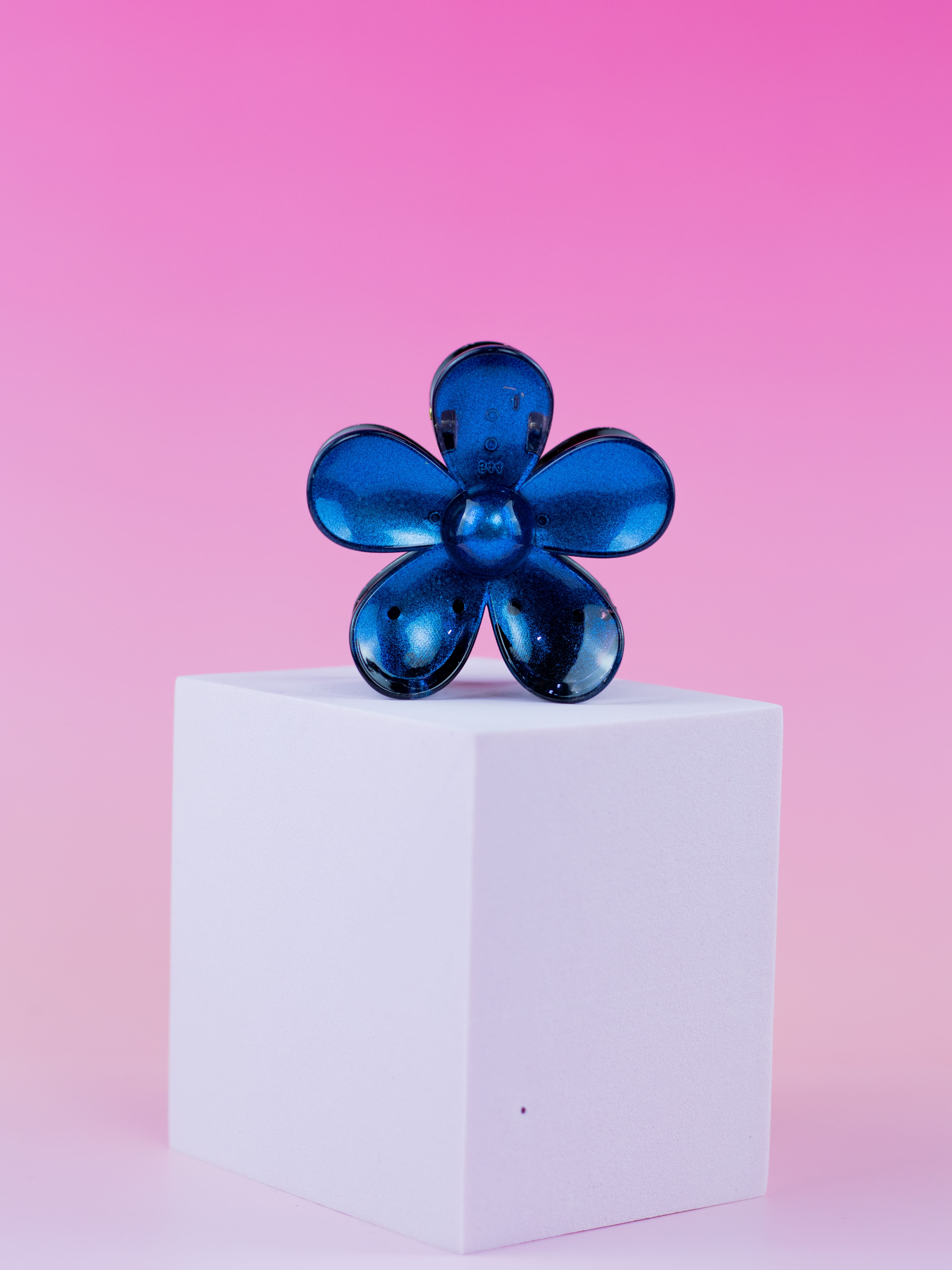 Piranha de Flor Margarida com Brilho Azul